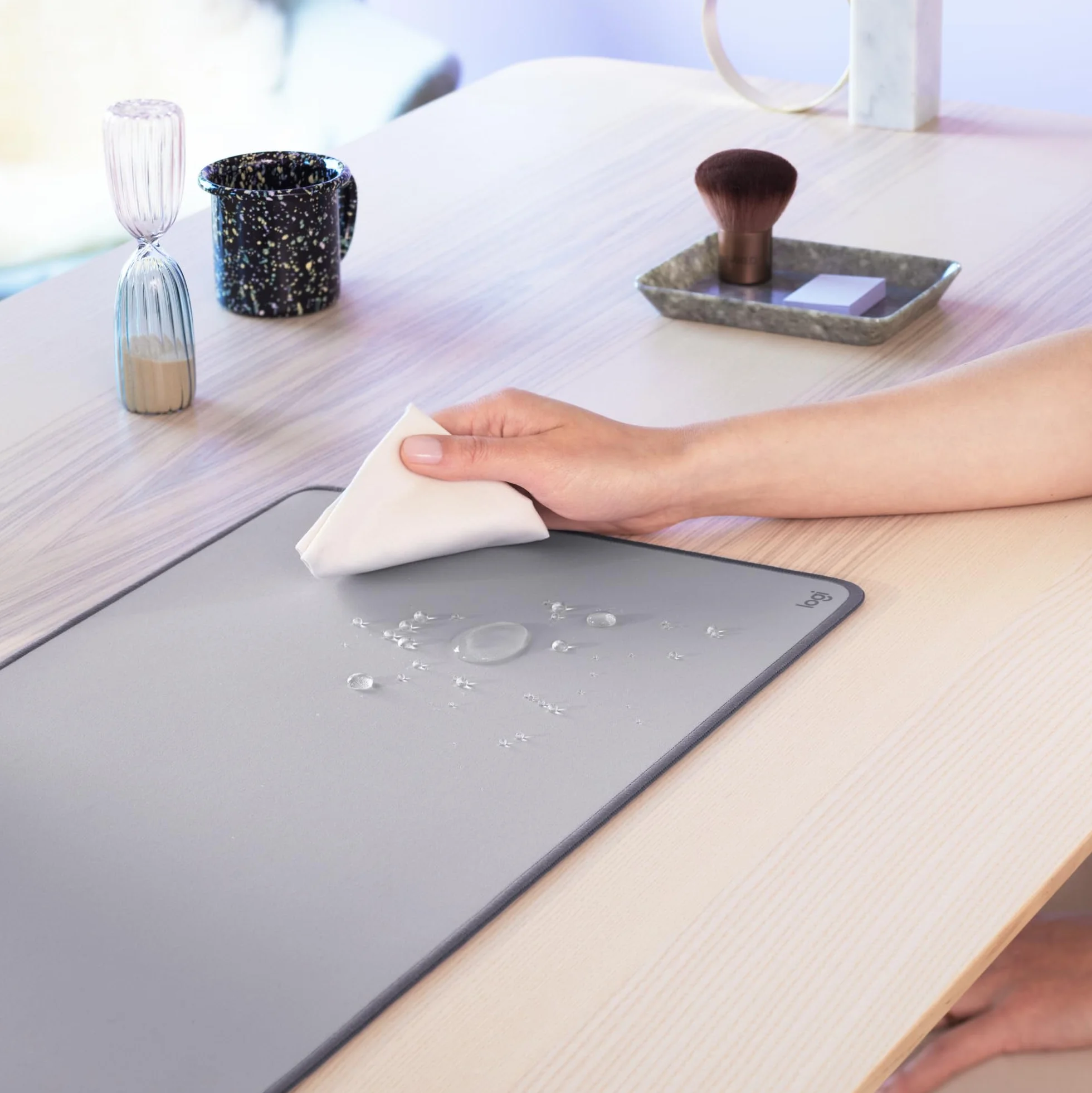 Logitech Desk Mat Studio Series Large Tapis de Bureau Multifonctionnel Protection Anti-Dérapage Imperméable Grise