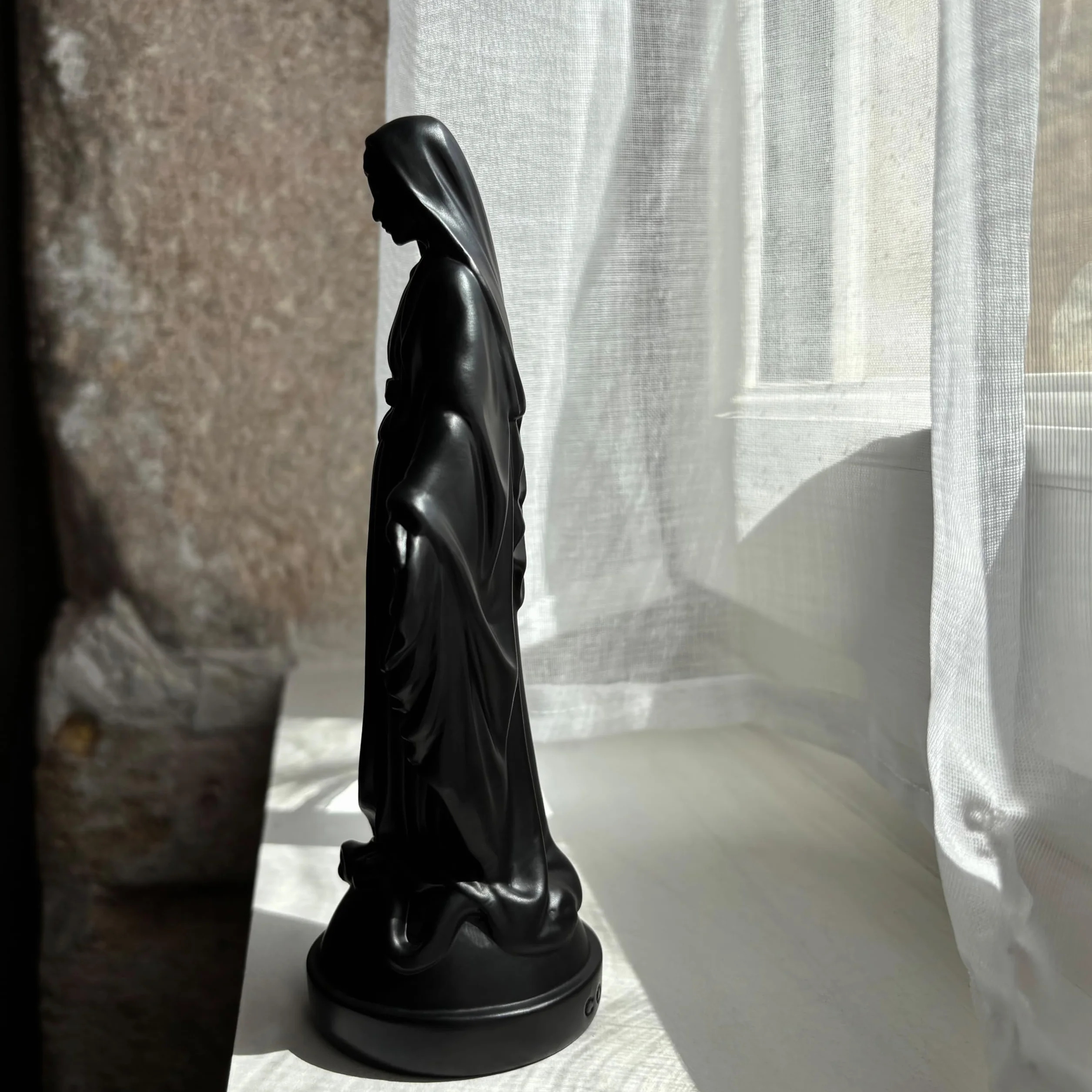 Statue Moderne Vierge Marie Figurine Décorative en Résine Cadeau Unique de Collection Noir