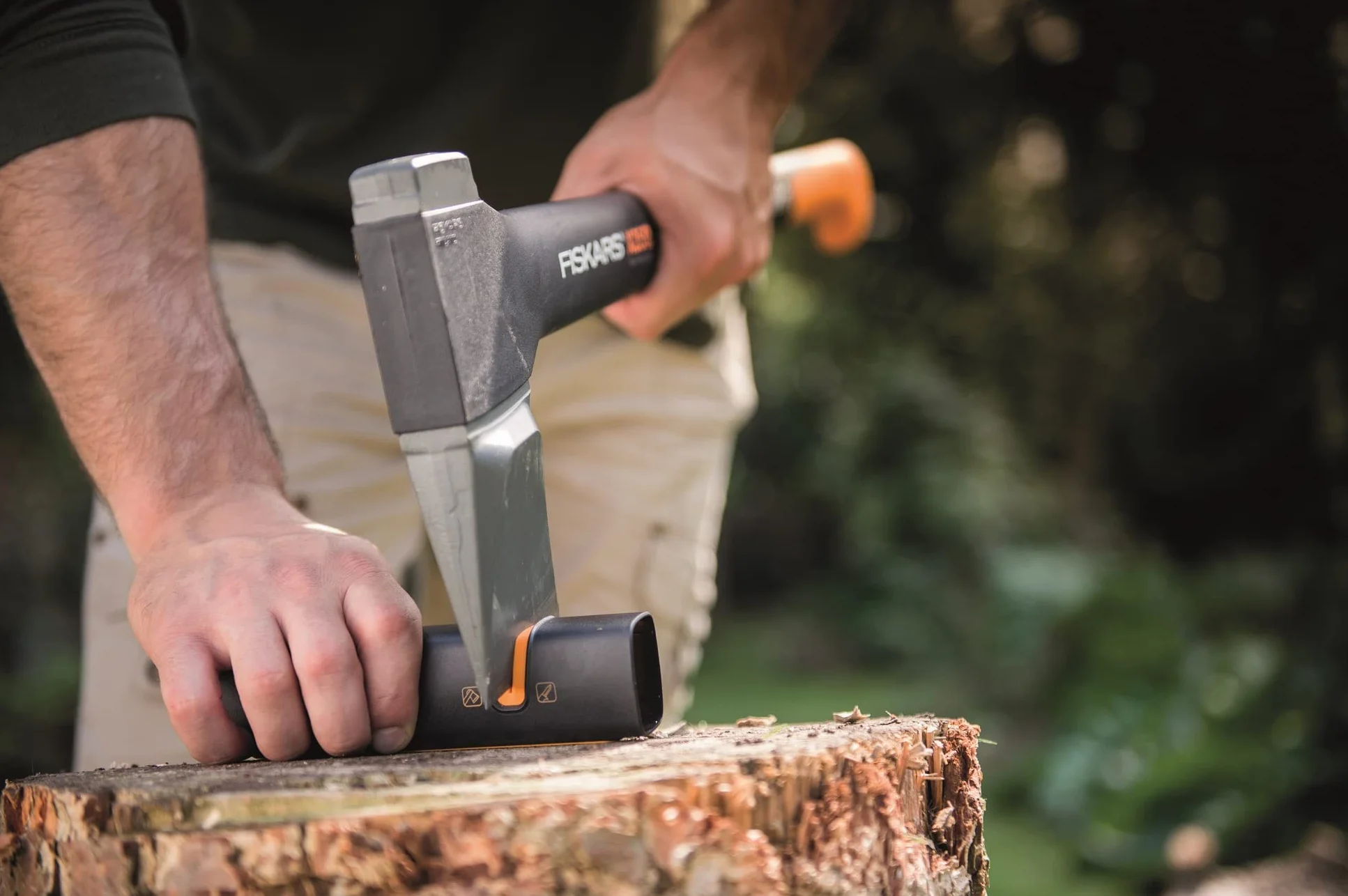 Fiskars Aiguiseur pour haches et couteaux Pierre à aiguiser en céramique Noir Orange Xsharp
