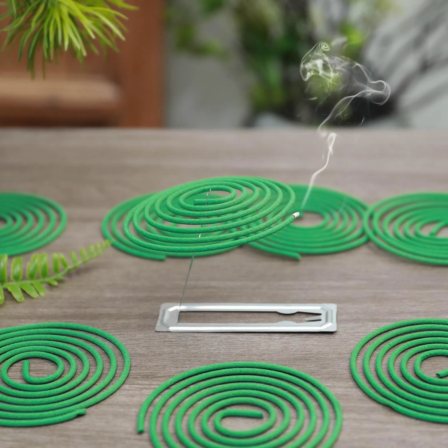 Spirales Encens à la Citronnelle pour l'extérieur – Lot de 2 (48 bobines + 2 supports)