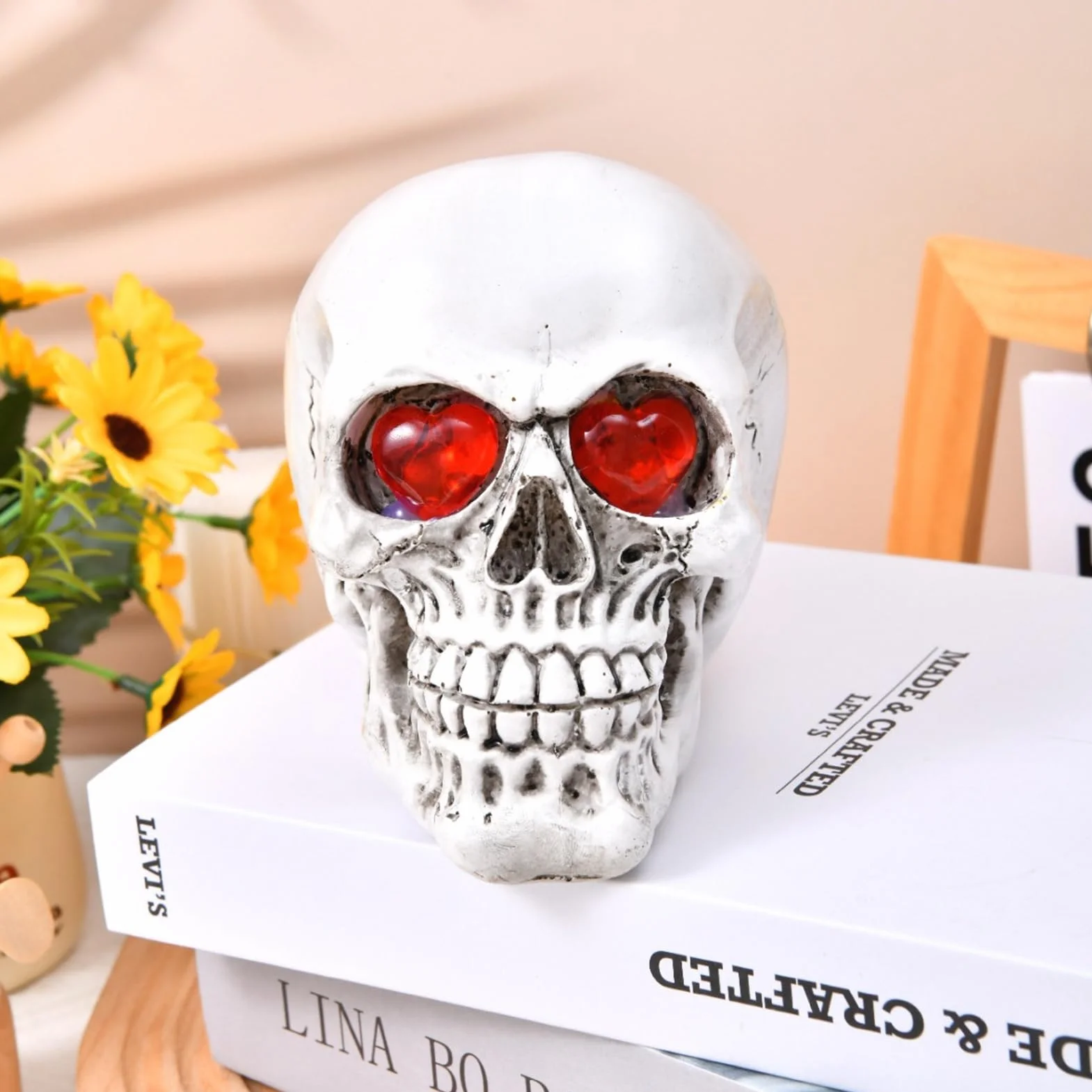 Lampe LED tête de mort résine yeux lumineux Halloween décoration gothique