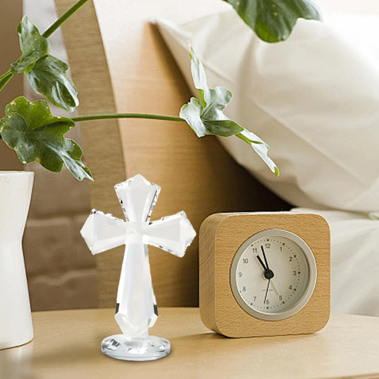 Croix en cristal 15,2 cm – Sculpture chrétienne de table, verre à facettes, design 360°, crucifix de bureau