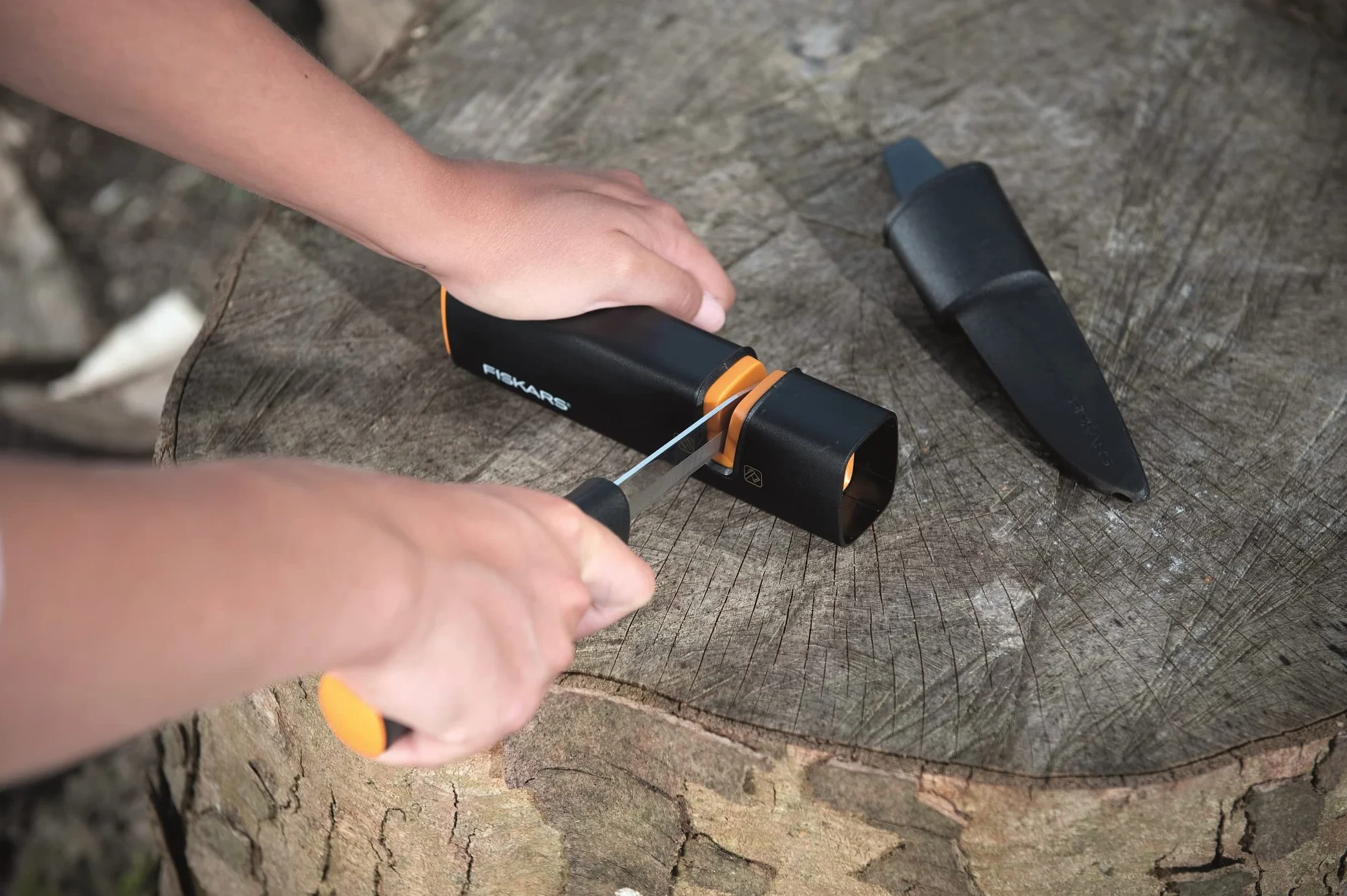 Fiskars Aiguiseur pour haches et couteaux Pierre à aiguiser en céramique Noir Orange Xsharp