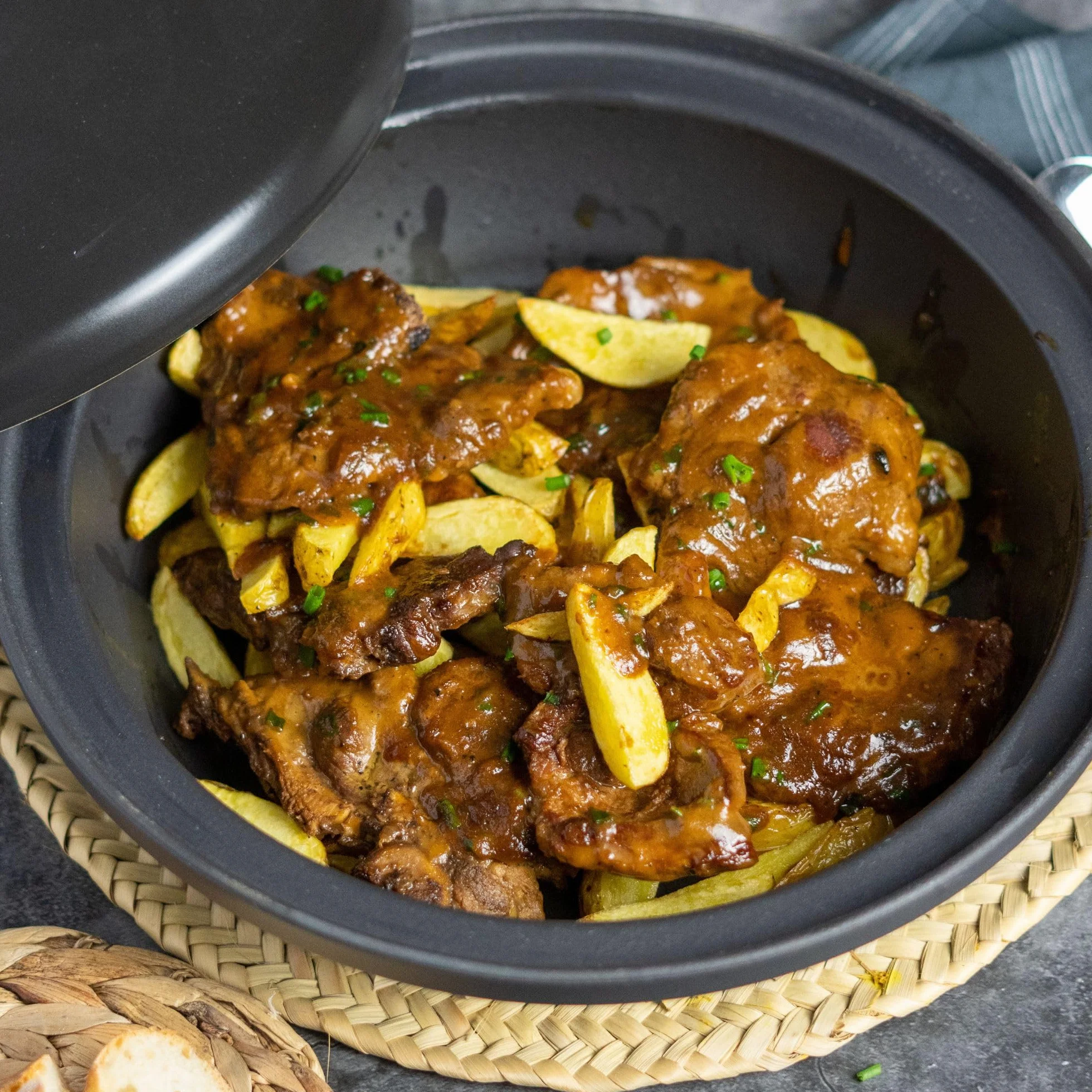 Mahlzeit Tagine en fonte | Ø 25 cm | émaillée | Casserole à tajine avec couvercle en céramique émaillée pour four, cuisinière électrique, cuisinière à gaz, induction | Tajine pour cuisine marocaine