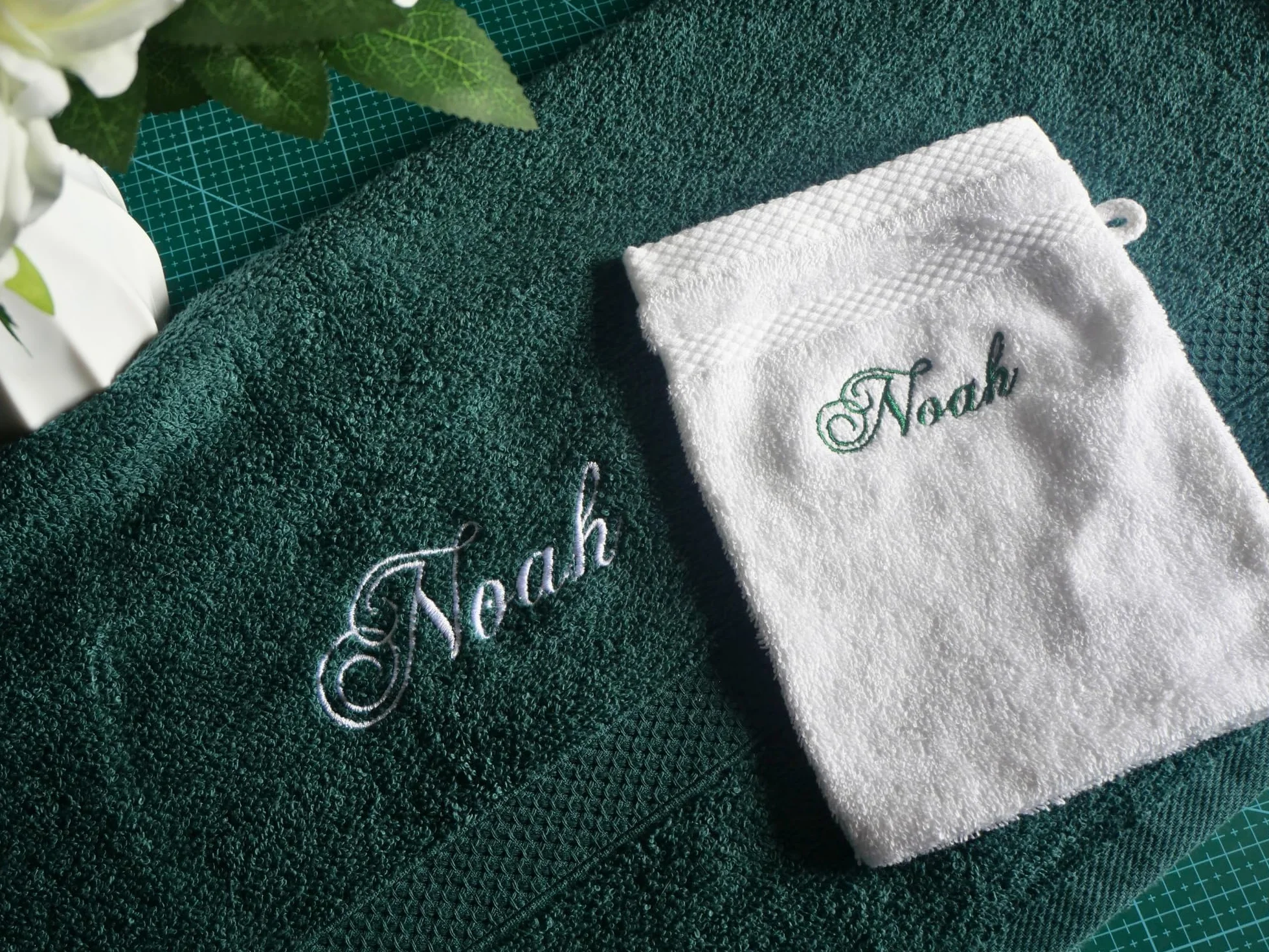 Serviette brodée personnalisée – Drap de Bain Vert 70x140 ou 50x100 cm – Broderie prénom ou Texte au Choix – 100% Coton Doux – Idée Cadeau Originale et utile (70cm x 140 cm)