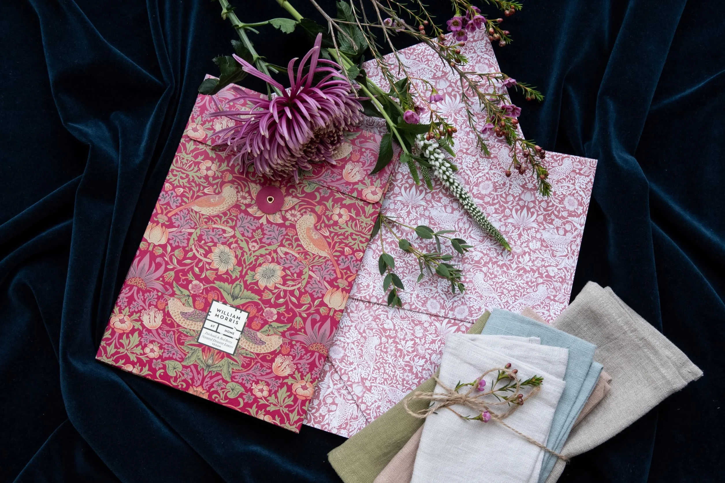 William Morris At Home Lot de 5 doublures de tiroir Parfum Patchouli et Baies Rouges, végétalien, Cadeau élégant