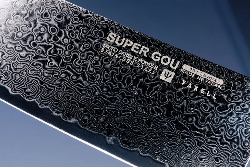 Couteau Damas Yaxell SUPER GOU 161 - Lame de 16,5cm - Couteau de Cuisine Santoku - Fabriqué au Japon