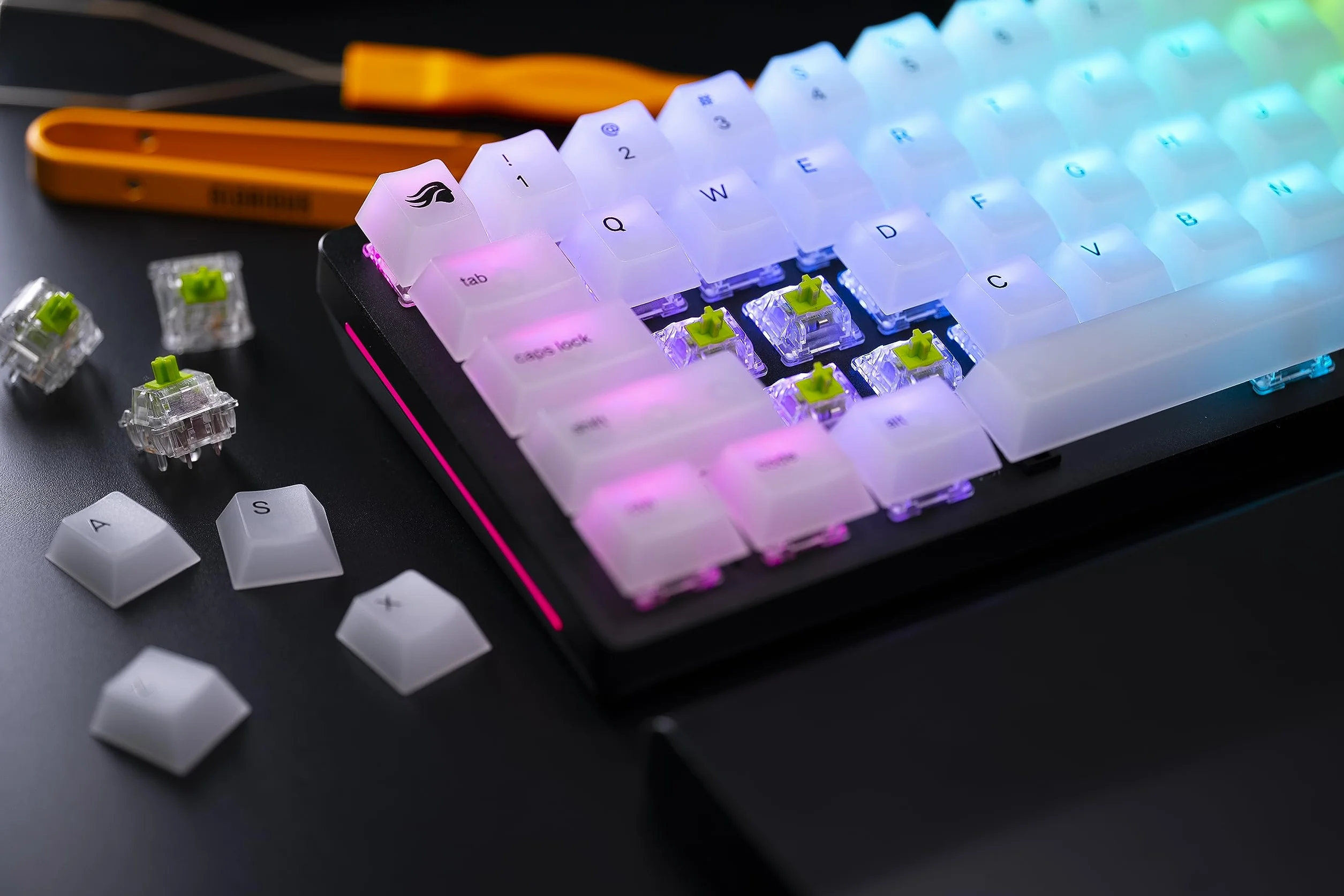 Glorious Gaming – 36 przełączników klikalnych do klaw. mech. – kompatybilne z GMMK 2/PRO i klaw. num. GMMK, efekt kliknięcia, przezroczyste (maks. efekt RGB), aktywacja 55 g, 5 bolców – smar