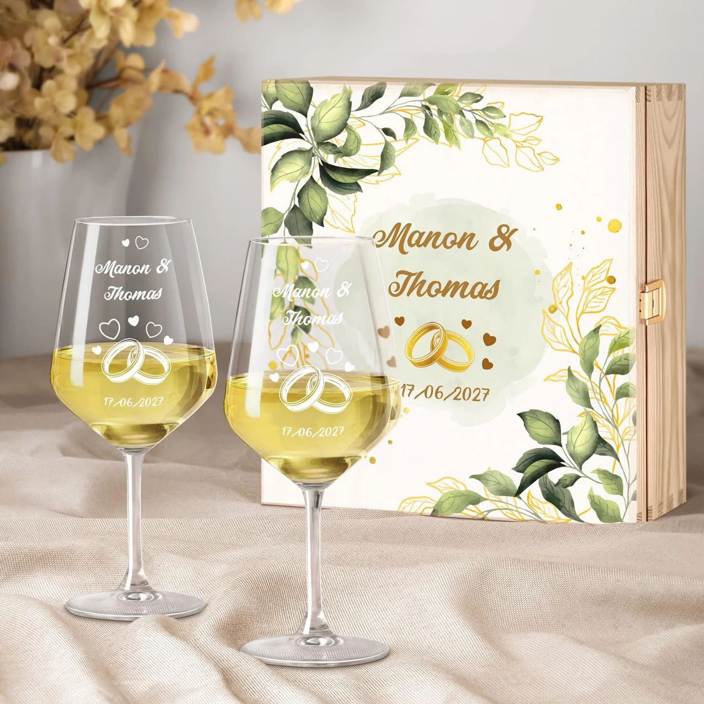 Maverton Cadeau Mariage Personnalisé - 2 Verres à Vin 490 ml avec Gravure pour Elle et Lui et Coffret en Bois - Cadeau Personnalisé pour Couples - Noel - Verre Couple Jeunes Mariés