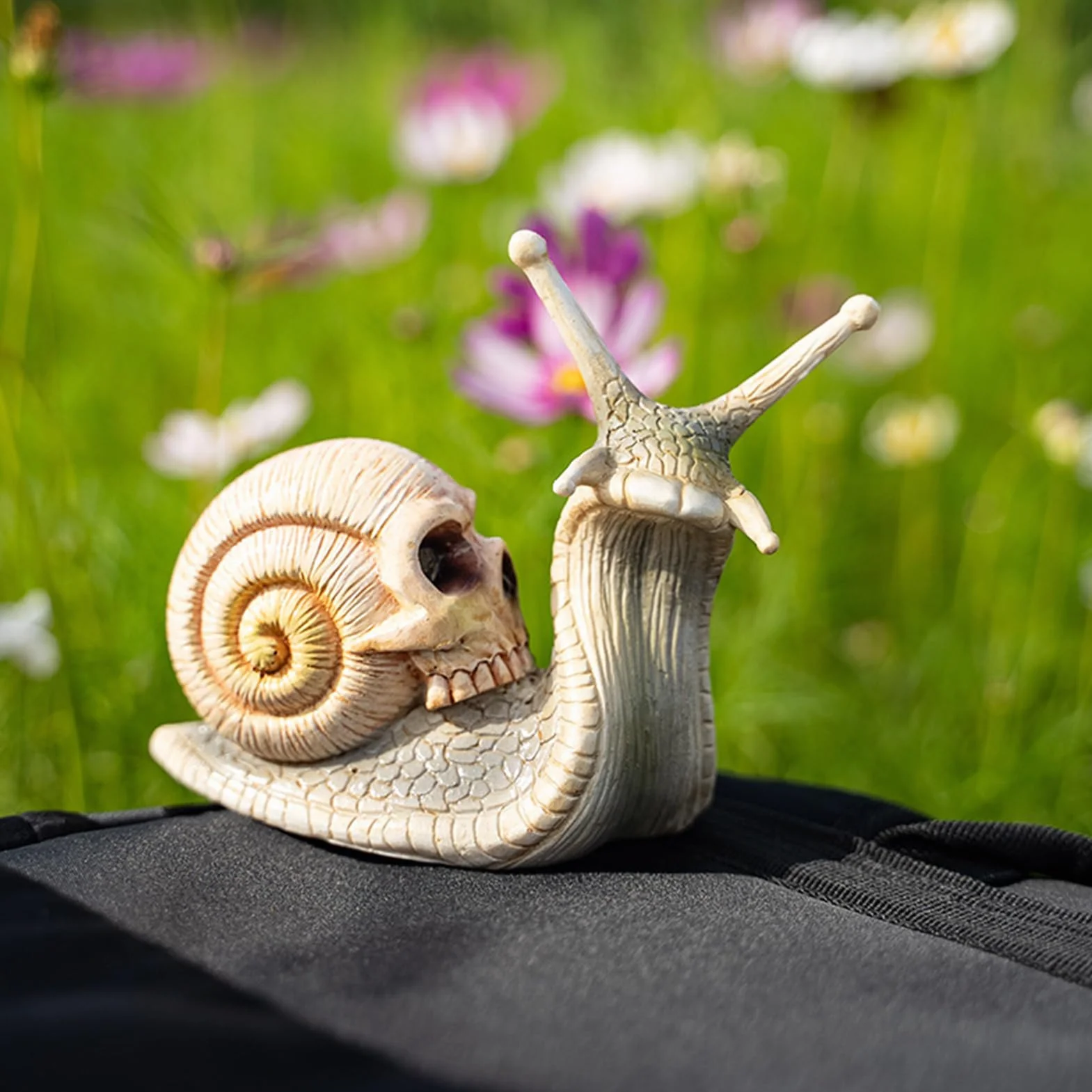 Halloween Escargot Crâne Statue Résine Gothique Jardin Ornement Figurine (Marron clair)