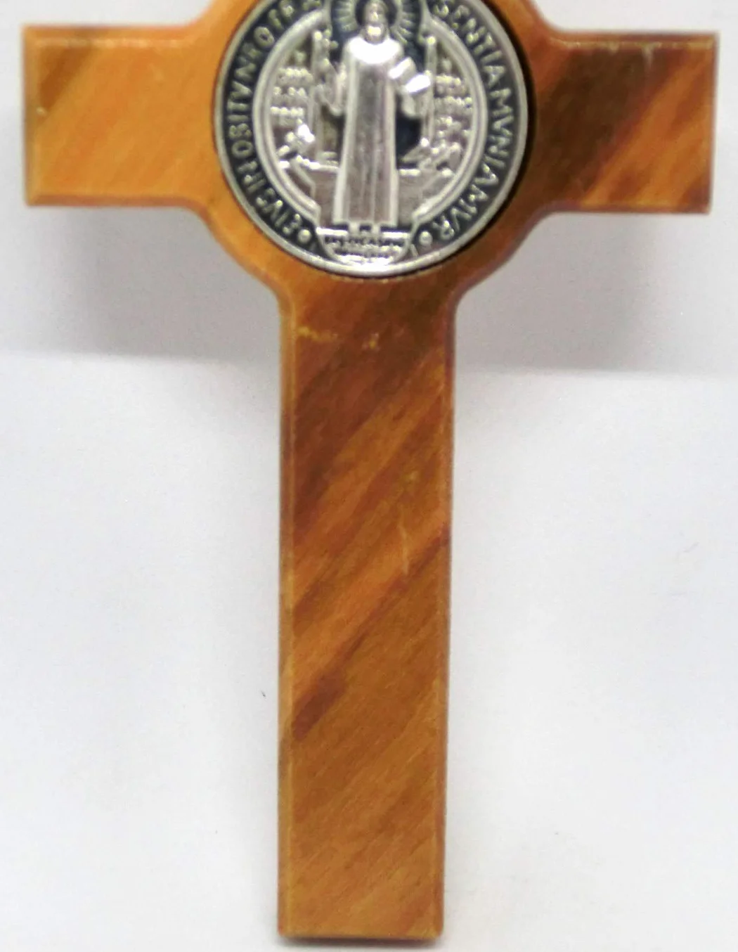 Croix de Saint Benoît en bois d'olivier 8 cm avec médaille et anneau