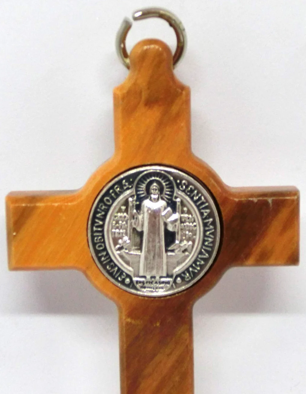 Croix de Saint Benoît en bois d'olivier 8 cm avec médaille et anneau