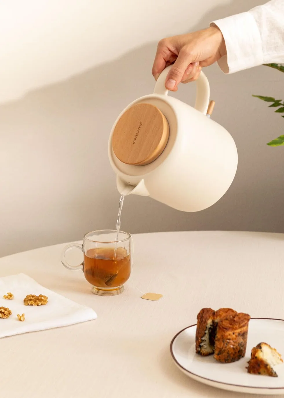 CREATE/KETTLE CERAMIC/Bouilloire électrique céramique Blanc cassé/Corps en céramique, chauffe en 5 minutes, capacité de 1L, système d'arrêt automatique, 1200W