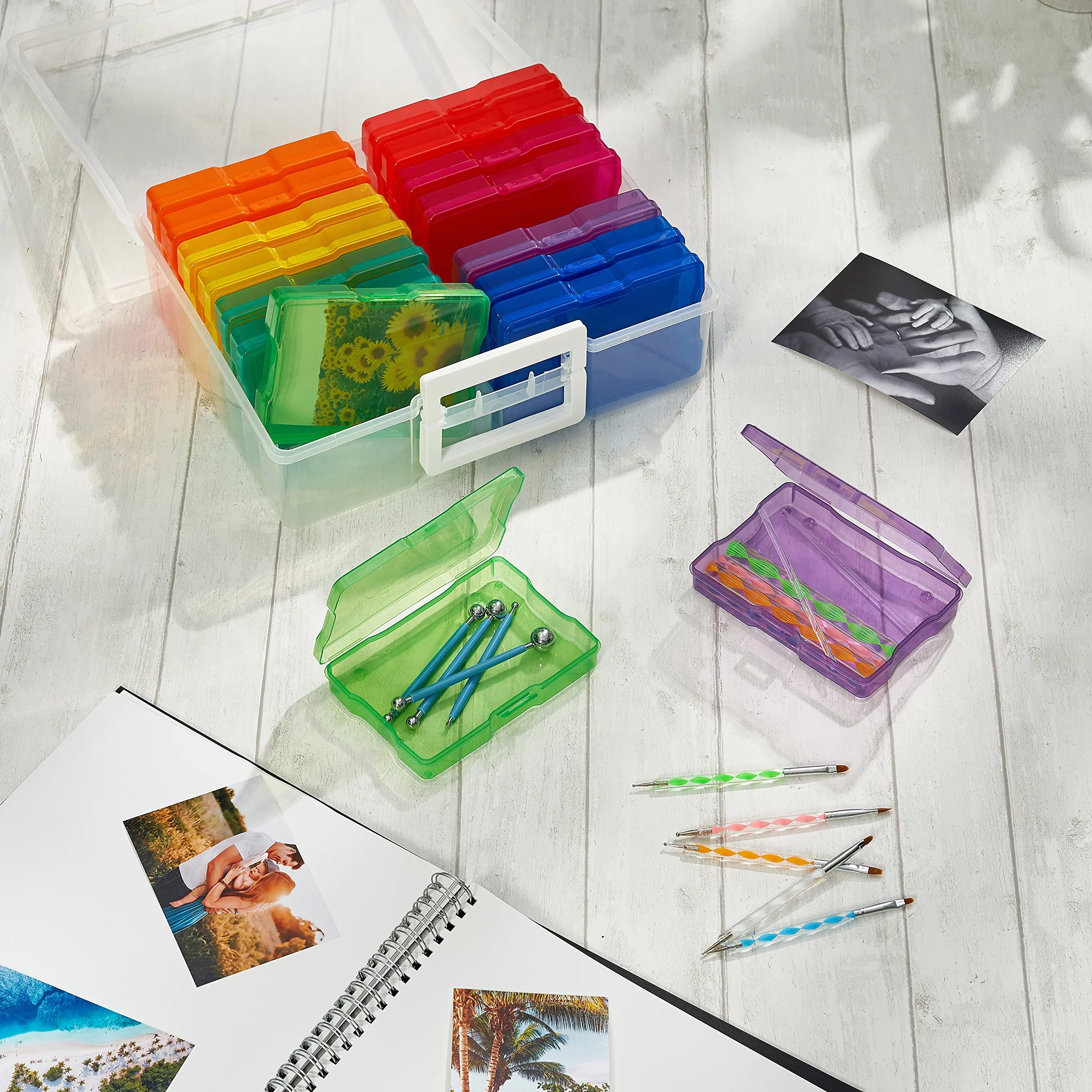 MATANA Grande Boîte de Rangement & Organisateur de Photos avec Étiquettes pour 1600 Photos 4R, Travaux Manuels, Autocollants, Timbres & d'autres Petits Objets - Multifonctionnel & Pratique