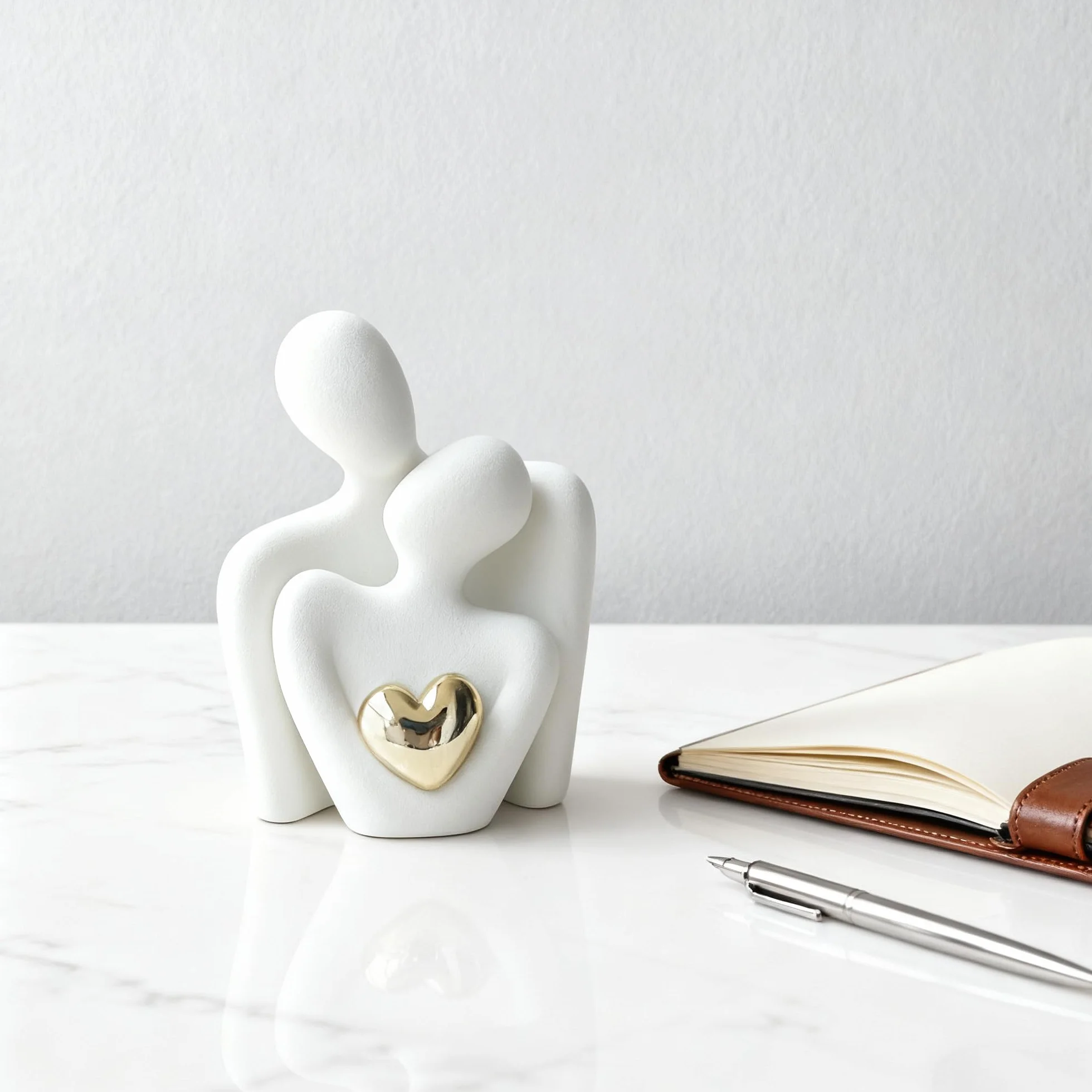Statue de Couple Mariage Cadeau Coeur Doré Compact Élégant