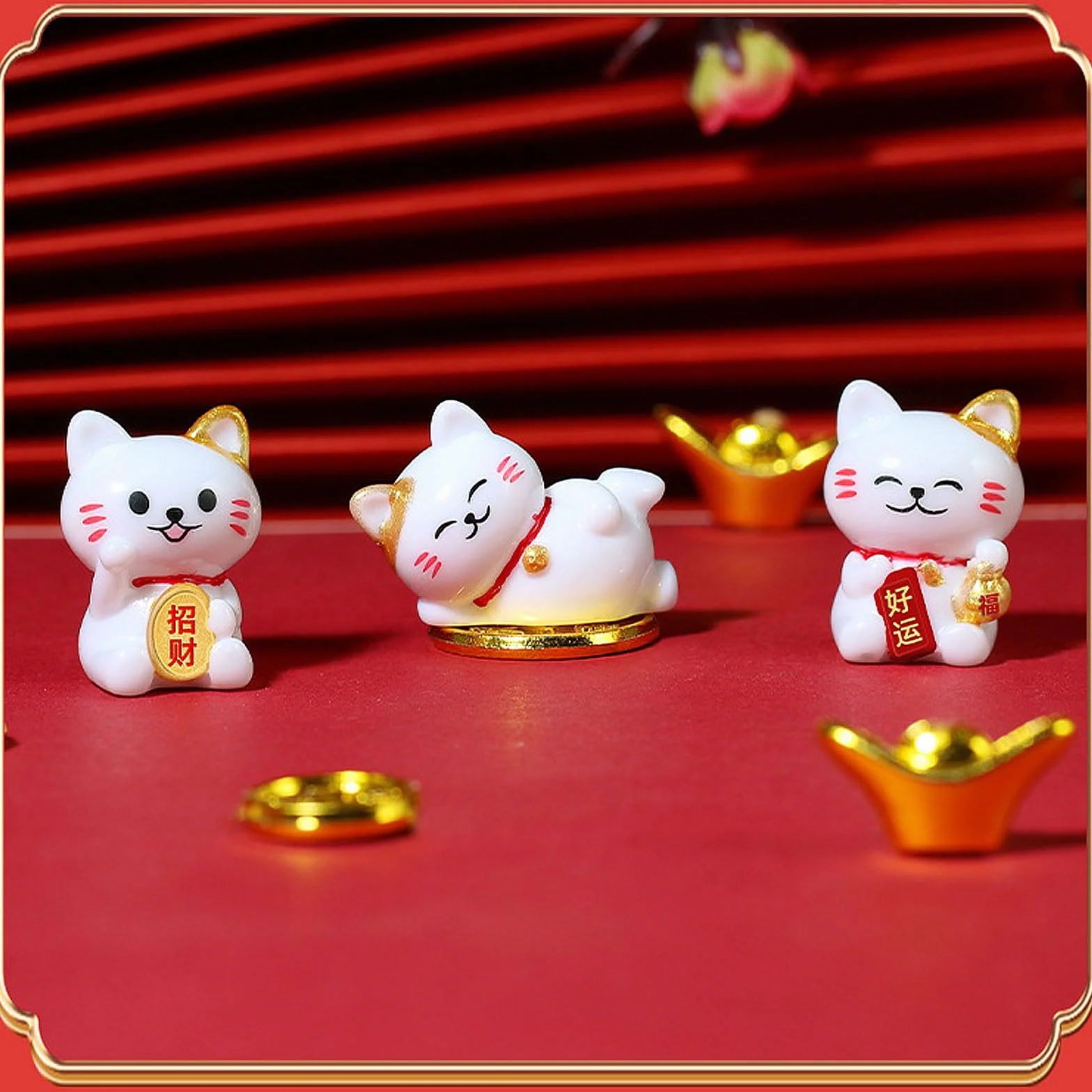 Mini Figurines de Chat Maneki Neko 2,6cm, Statuette Chat Porte-Bonheur Chinois pour Déco Maison Bureau