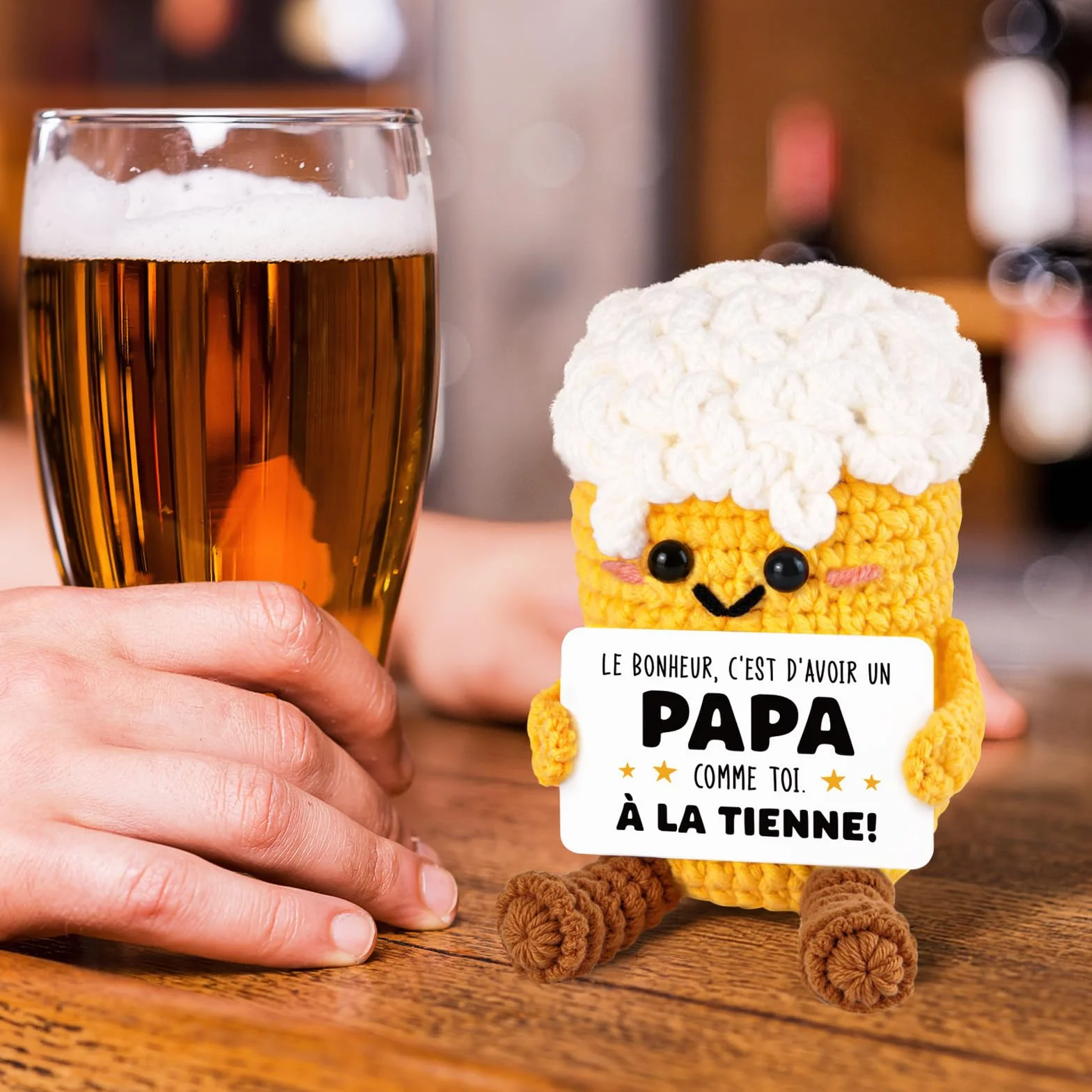 Cadeau Anniversaire Papa Forme de Bière Artisanale au Crochet Fête des Pères 4.6x8x5.3cm