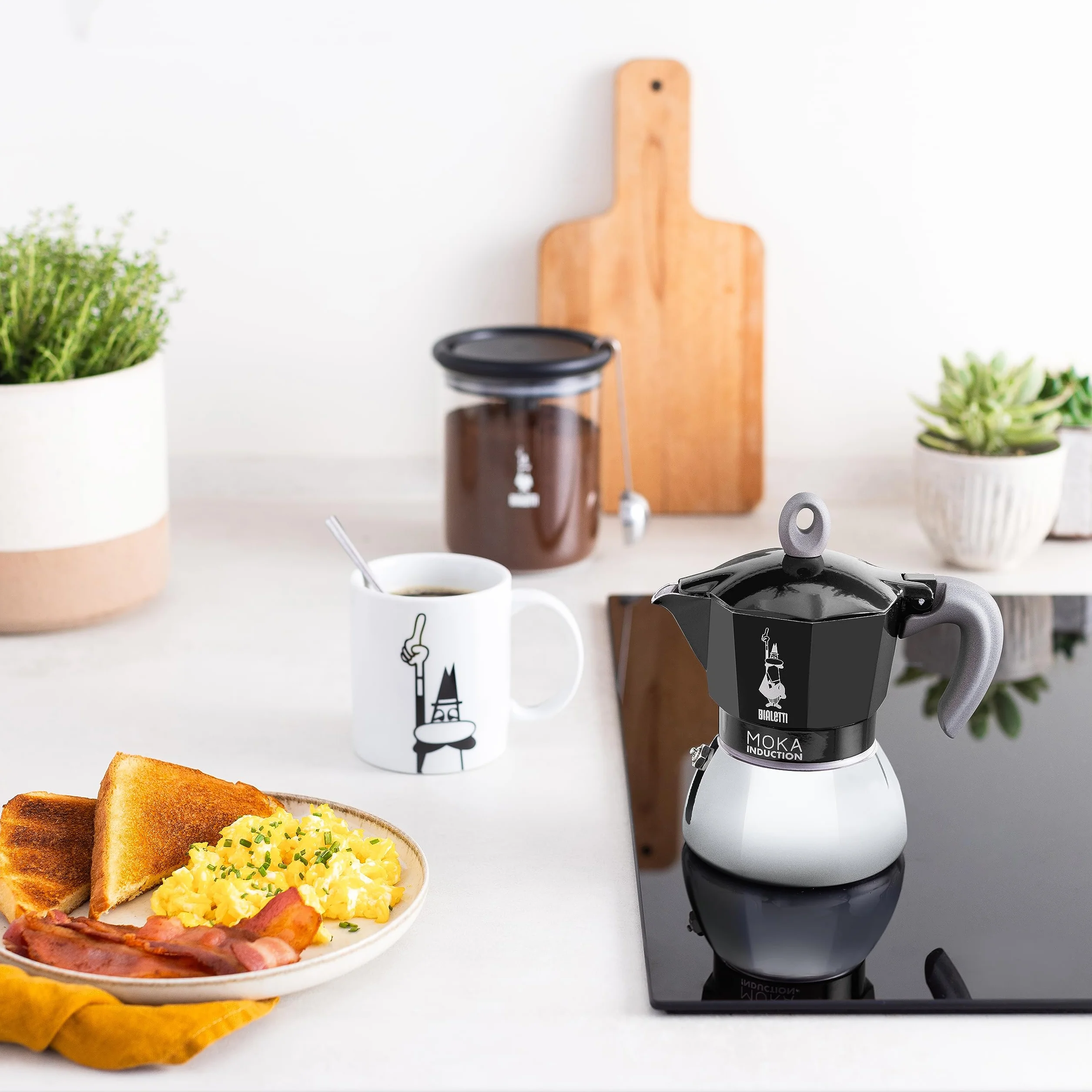 Bialetti - Moka Induction, Cafetière moka, Tous feux, 4 tasses d'espresso (150ml), Noir