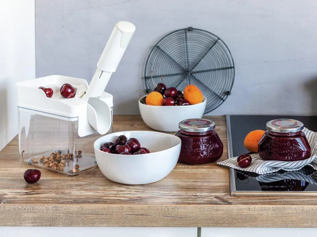 Leifheit Cherrymat 3.0 Dénoyauteur à cerises, appareil de cuisine pour séparation chair et noyau, facile à nettoyer