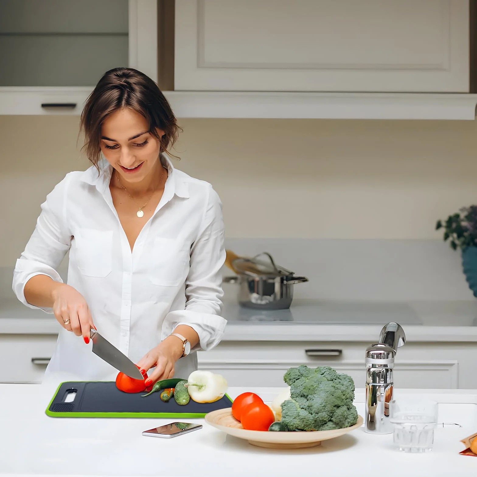 Planche à décongeler 4 en 1 Gadgets de Cuisine Pratiques, 3 x Décongélation Rapide, Planche à découper multifonctionnelle, avec Moulin à Couteaux et ail intégré
