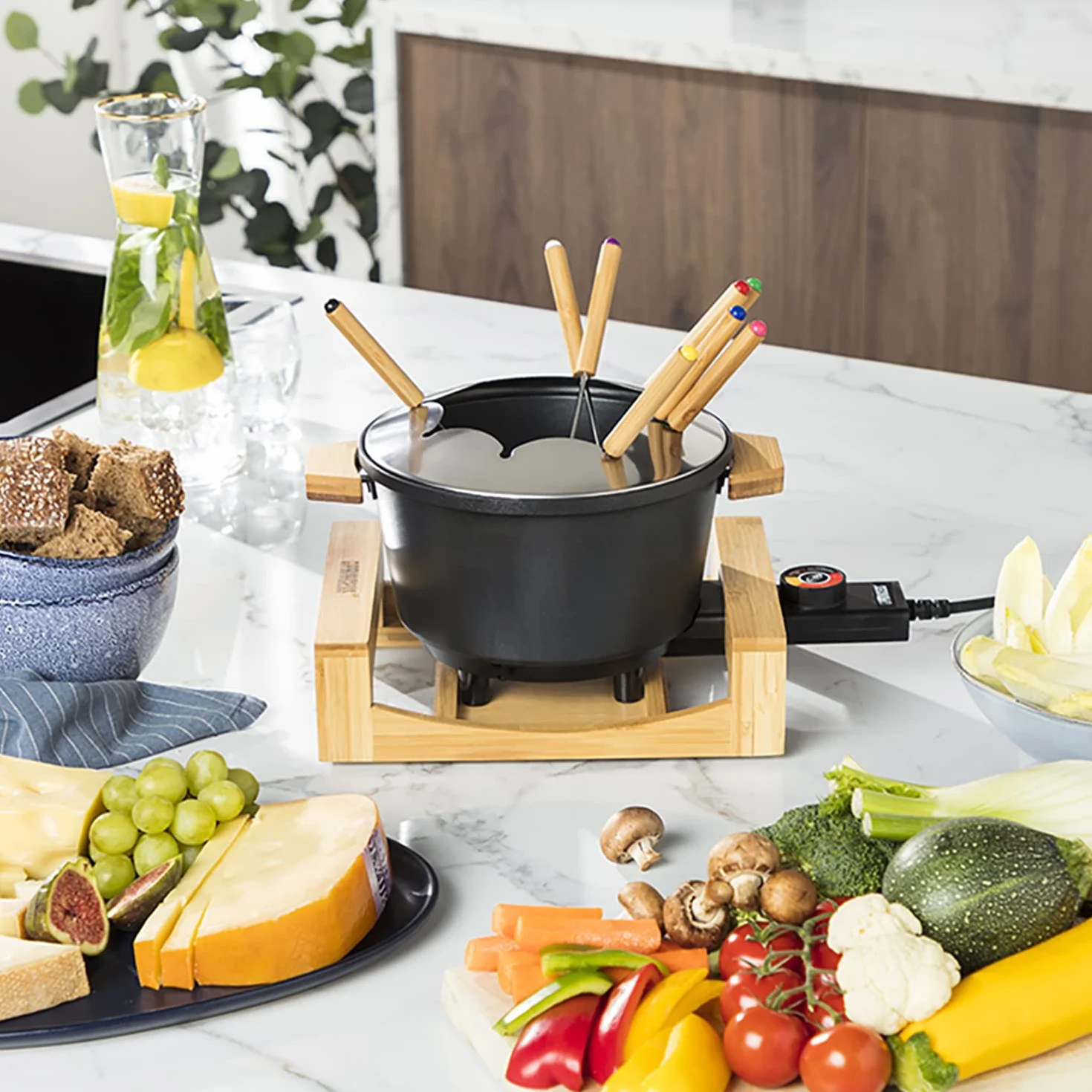 Princess Service à fondue 1,5 L pour 8 personnes – Design en bambou, caquelon antiadhésif, thermostat réglable, 8 fourchettes incluses, polyvalent, facile à nettoyer