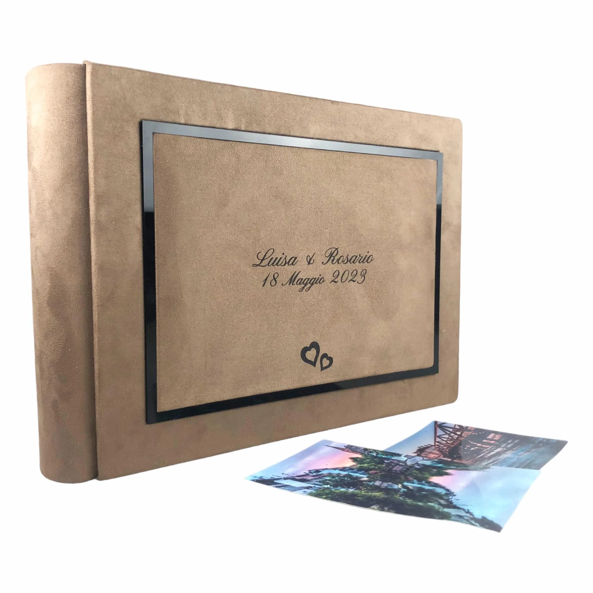 Album photo artisanal en tissu Alcantara personnalisable avec gravure Chameaux