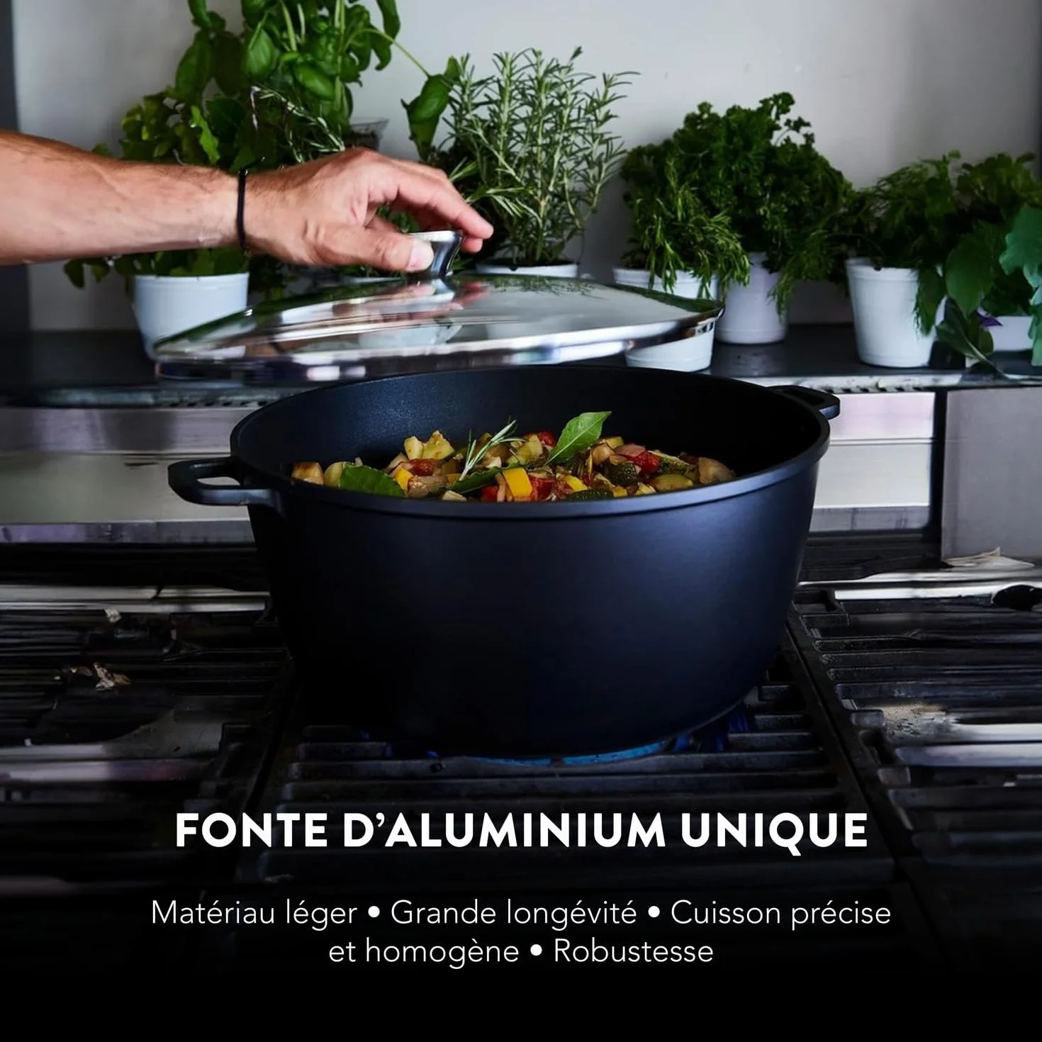 Baumalu, Mijoteuse Basse 32 cm en Fonte d'Aluminium Noir, Intérieur Anti-Adhérent Whitford Xylan Plus, Couvercle en Verre avec Bouton Inox, Compatible Tous Feux y compris Induction
