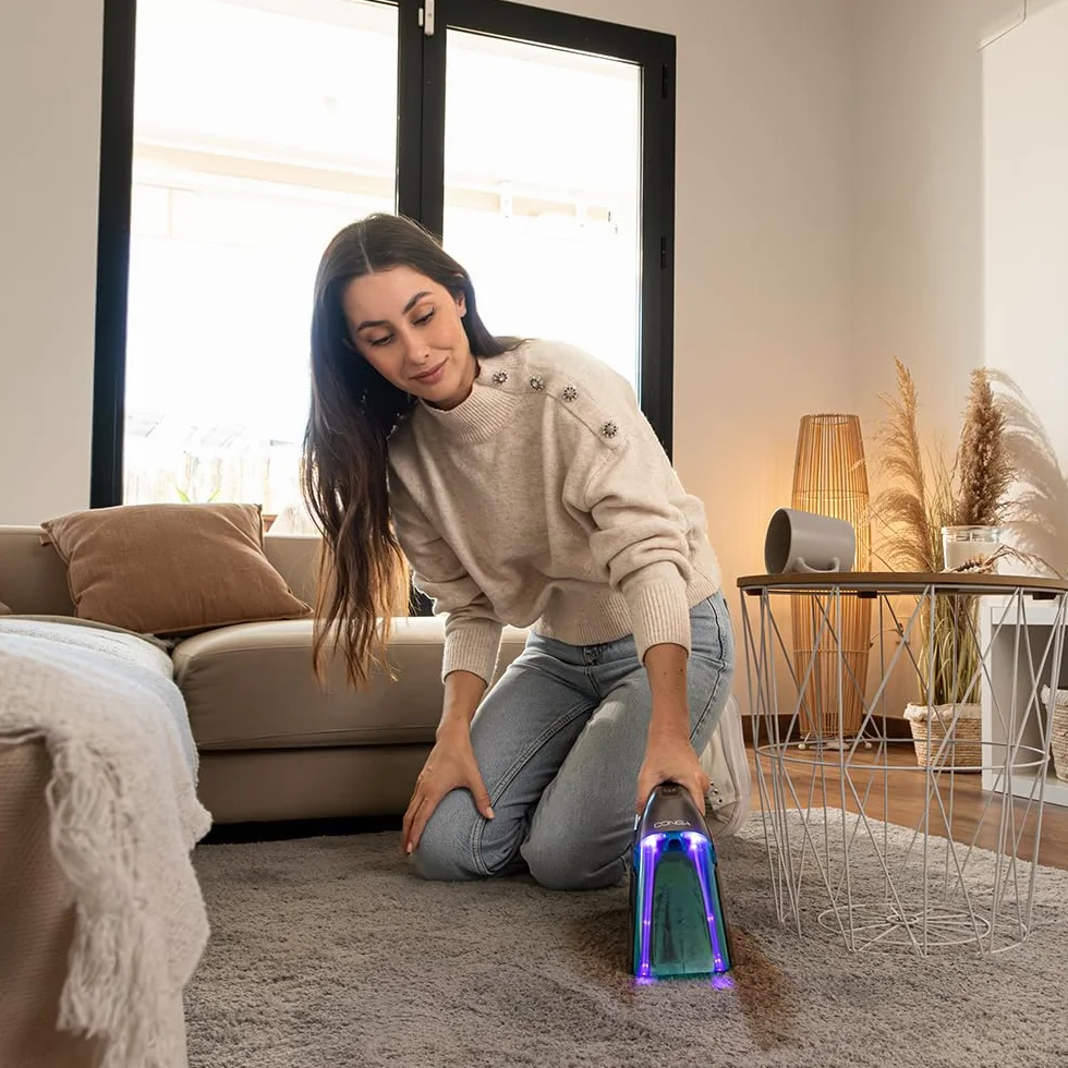 Cecotec Aspirateur de Tapisseries à Main Conga Hand Carpet&Spot Clean 1500, 50 W, Pulvérisation d'Eau, Réservoir d'Eau Propre, Réservoir d'Eau Sale, Brosse à Poils, Autonomie 20 Minutes, Portable