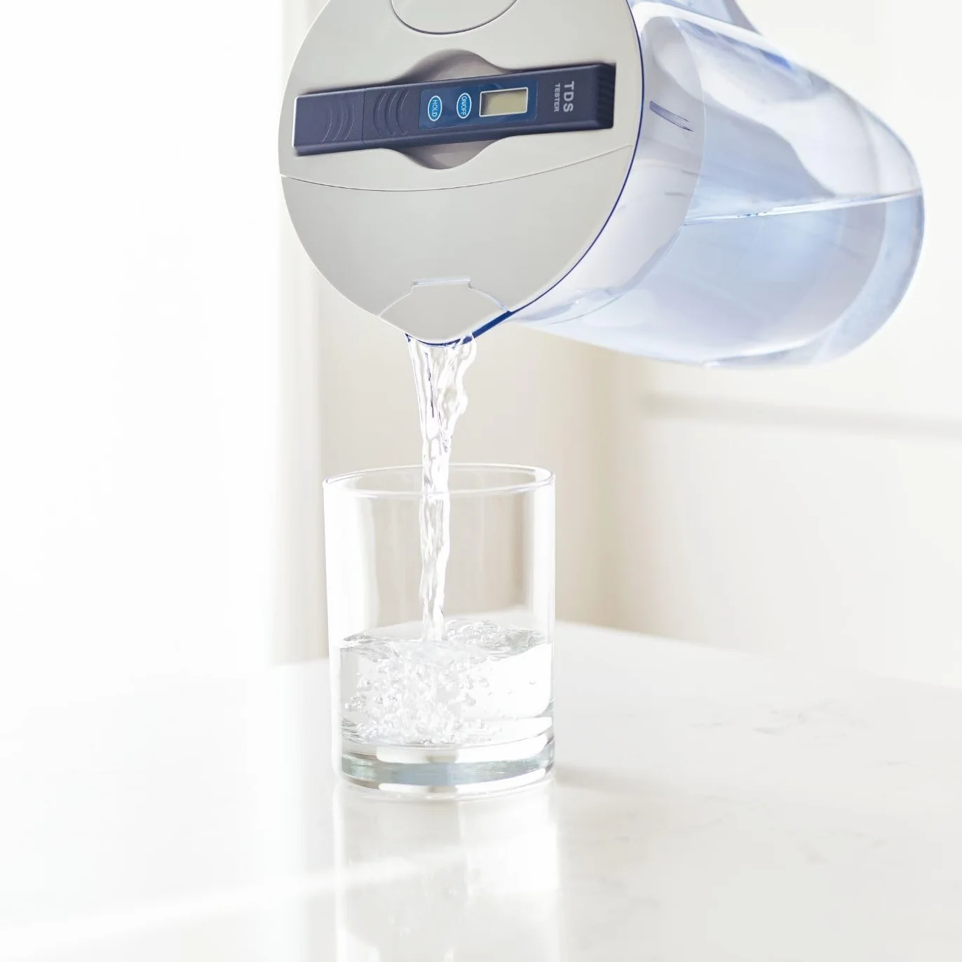 ZeroWater Pack Carafe filtrante d'eau Ronde 2,4 L avec 3 Cartouches de filtre à eau de rechange et Indicateur de qualité d'eau, sans BPA et certifié pour réduire Le Plomb et Les Autres métaux Lourds