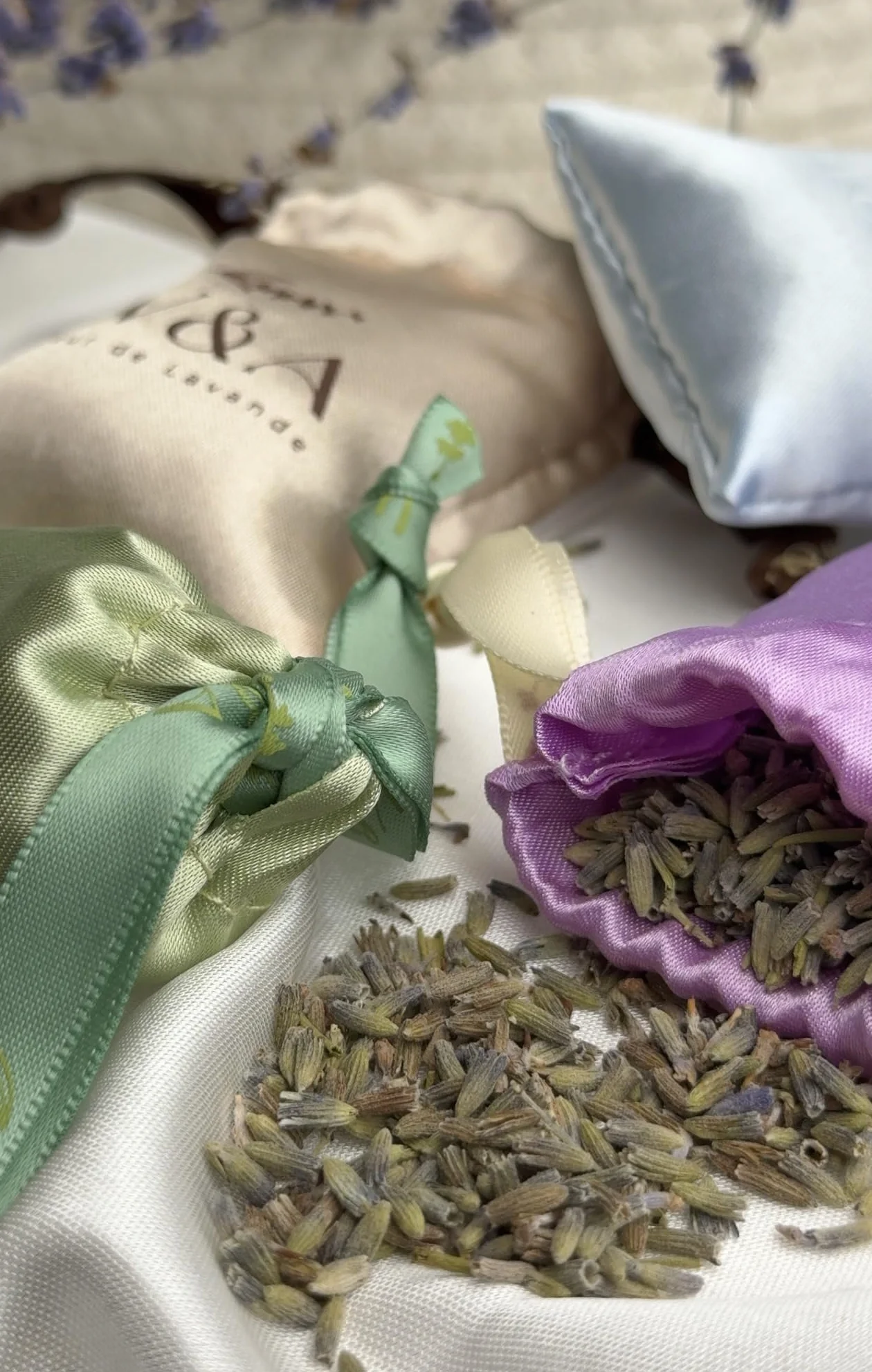 Sachets de Lavande en Satin Lavande Française de Provence Anti-Mites Naturel Coffret Cadeau 16 Sachets