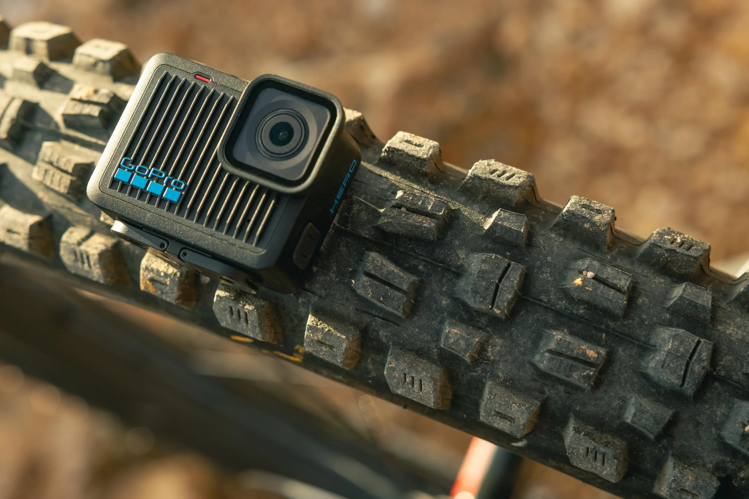 GoPro HERO – Kompaktowa wodoodporna kamera akcji z wideo 4K Ultra HD, zdjęciami 12 MP, ekranem dotykowym