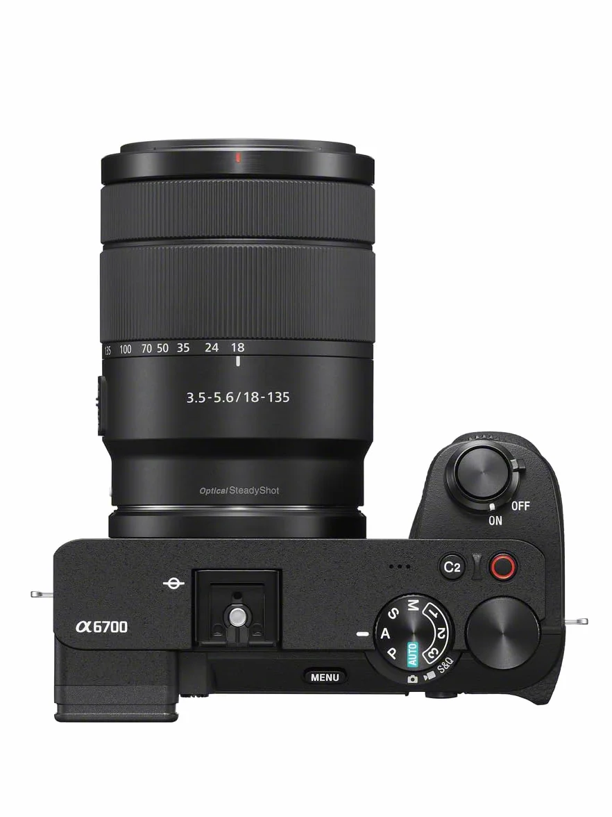Sony Alpha 6700 bezlusterkowiec APS-C z obiektywem 18–135 mm, 26 MP, AF z AI, wideo 4K 120p, 5-osiowa stabilizacja, odchylany ekran dotykowy — hybrydowy aparat dla twórców foto i wideo