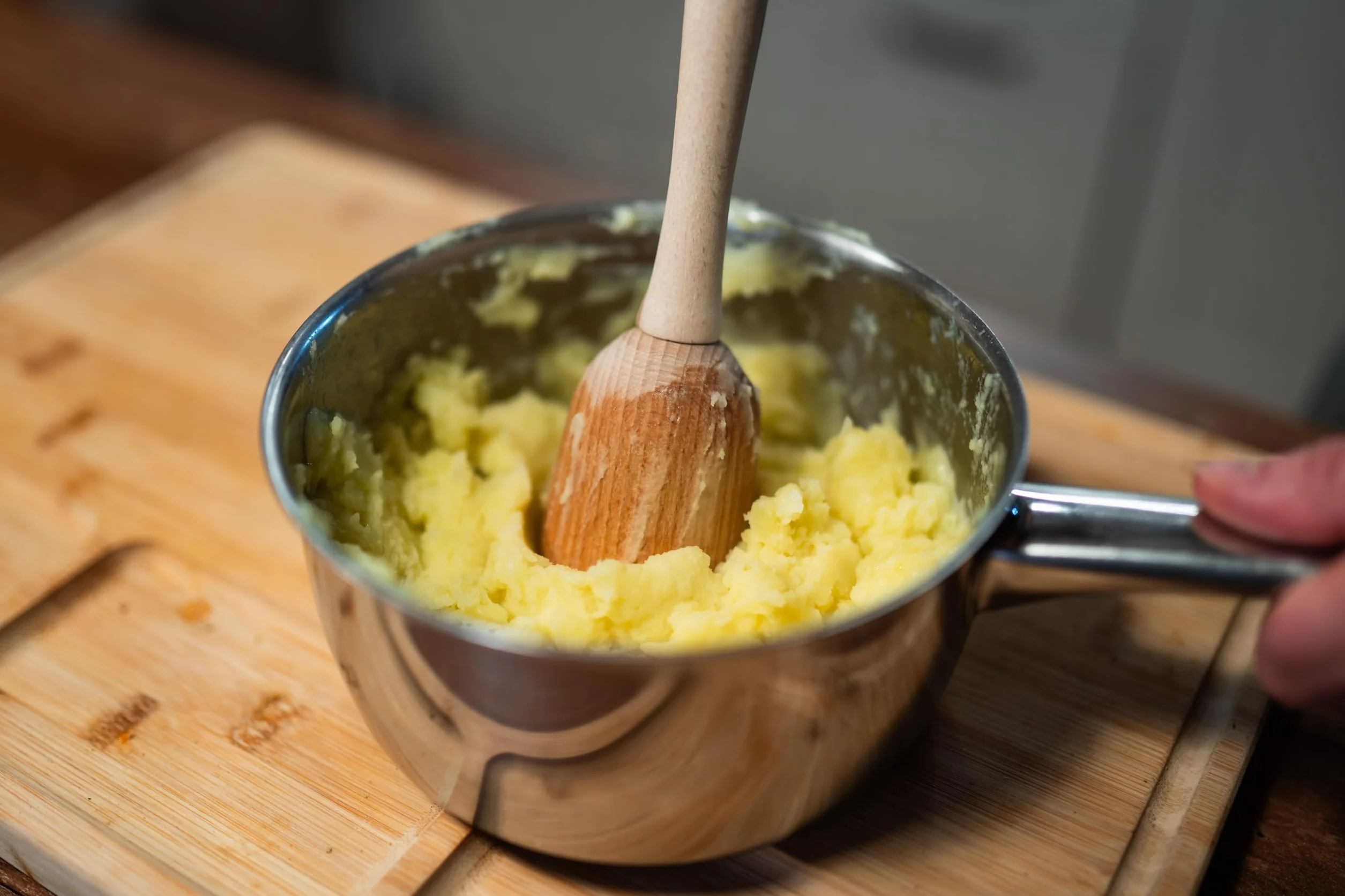 Chinchilla® Presse-purée en bois de hêtre marron écologique pour pommes de terre et légumes ergonomique