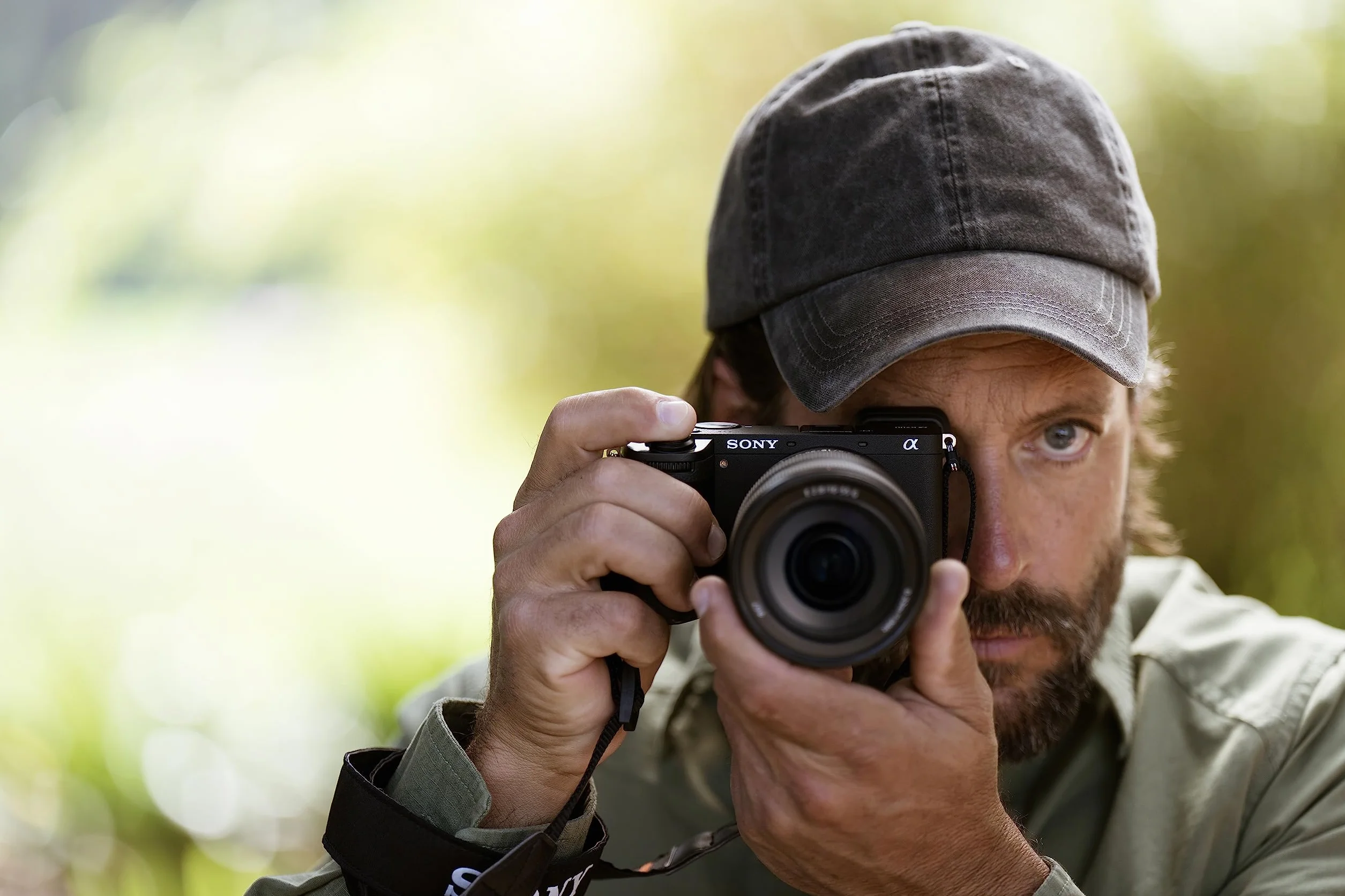 Sony Alpha 6700 bezlusterkowiec APS-C z obiektywem 18–135 mm, 26 MP, AF z AI, wideo 4K 120p, 5-osiowa stabilizacja, odchylany ekran dotykowy — hybrydowy aparat dla twórców foto i wideo
