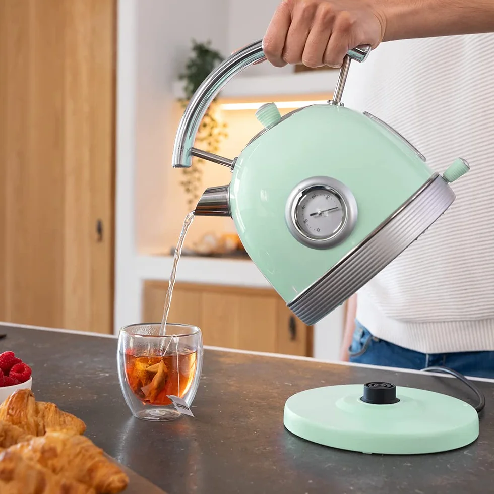 Cecotec Bouilloire électrique ThermoSense 420 Light Green. Capacité de 1,8 litres, 2200 W, compteur de température, base 360°, acier inoxydable, style vintage, vert