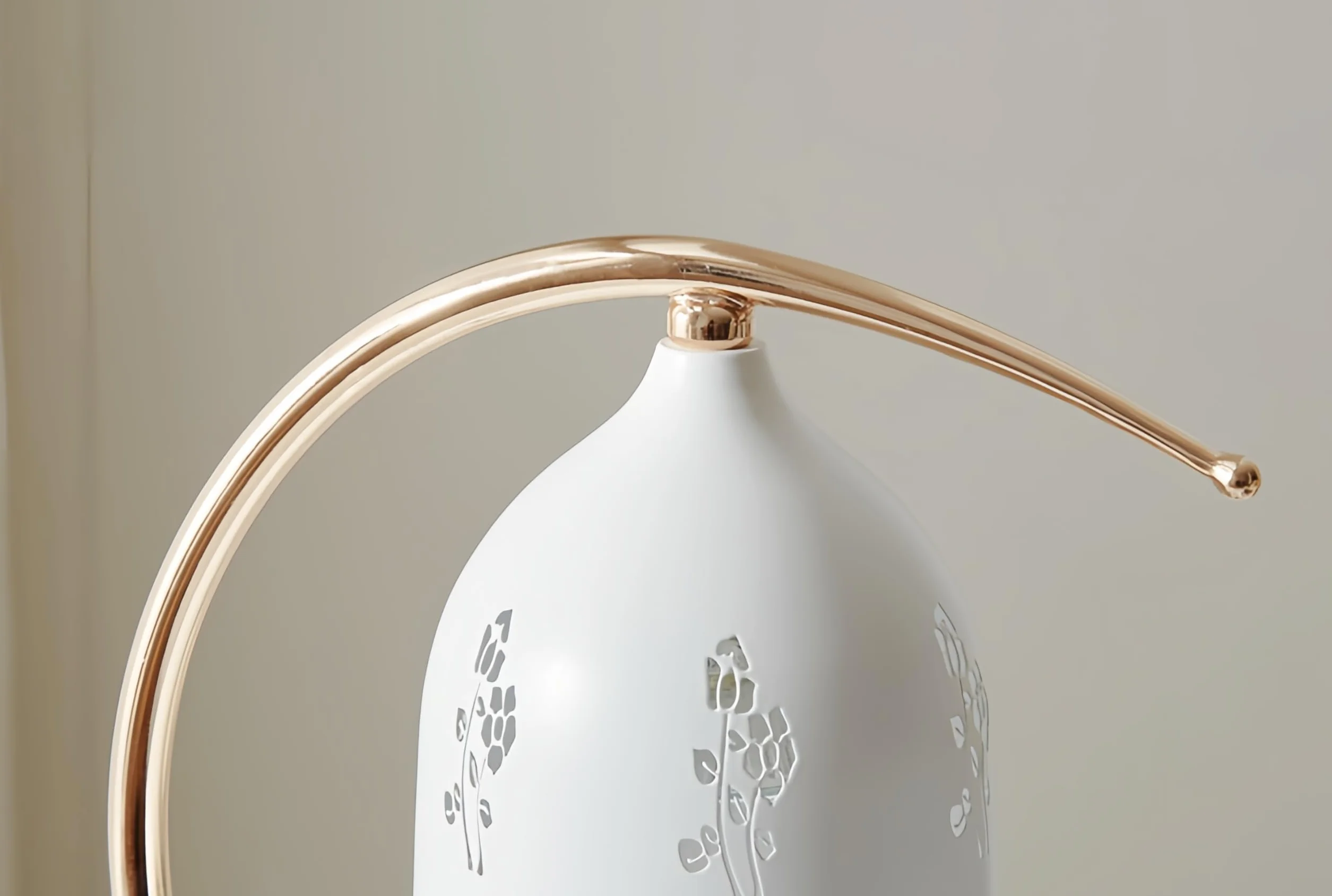 Lampe Chauffe Bougie Clochette - Candle Warmer Lamp avec Minuteur & Variateur - Fondant Cire Électrique Sans Flamme - Design Floral Blanc & Or - 2 Ampoules GU10 - Idée Cadeau Déco Femme