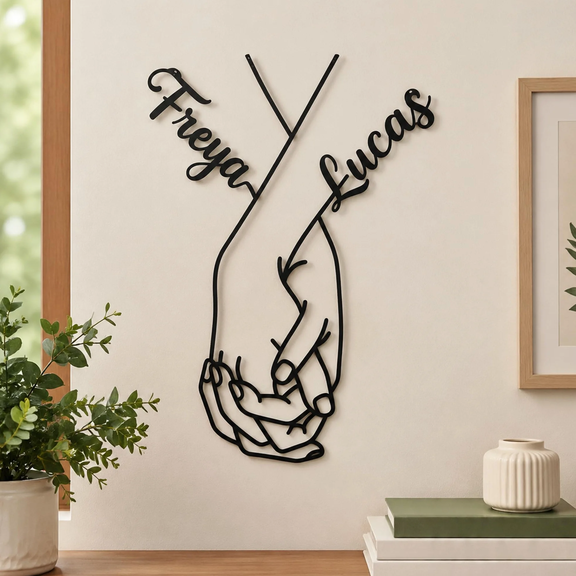 Pancarte Personnalisable Couple Main dans la Main, Signe d'Amour en Métal avec Nom, Cadeau Mariage Personnalisé, Décoration Murale pour Chambre