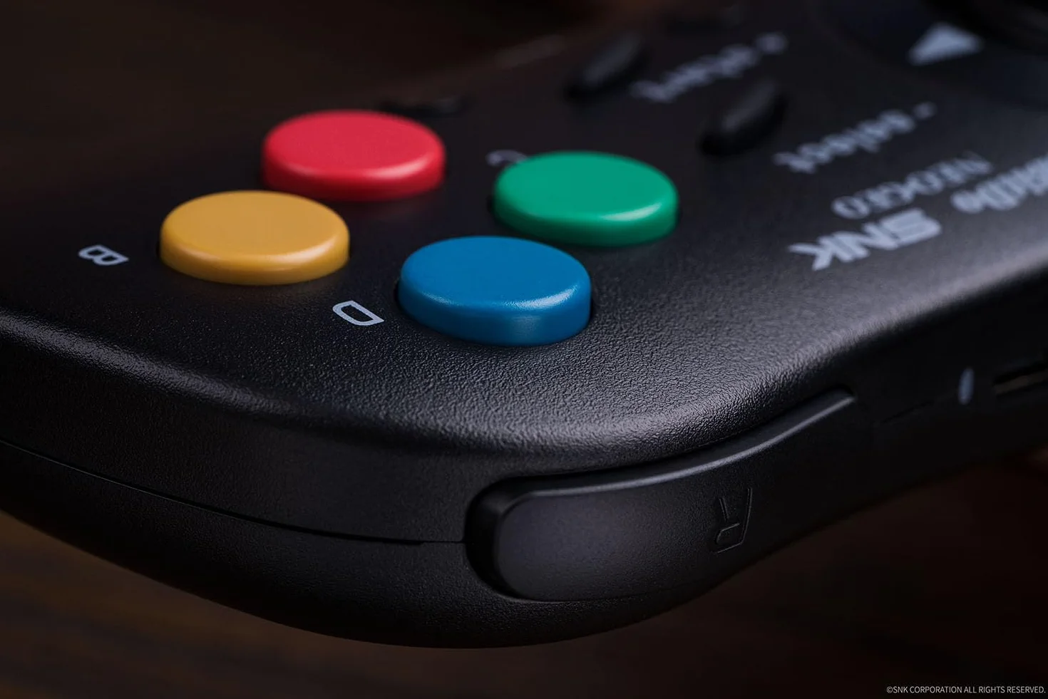 8Bitdo Manette Noire Bluetooth SNK Neo Geo CD – Compatible PC, Android, Neo Geo Mini
