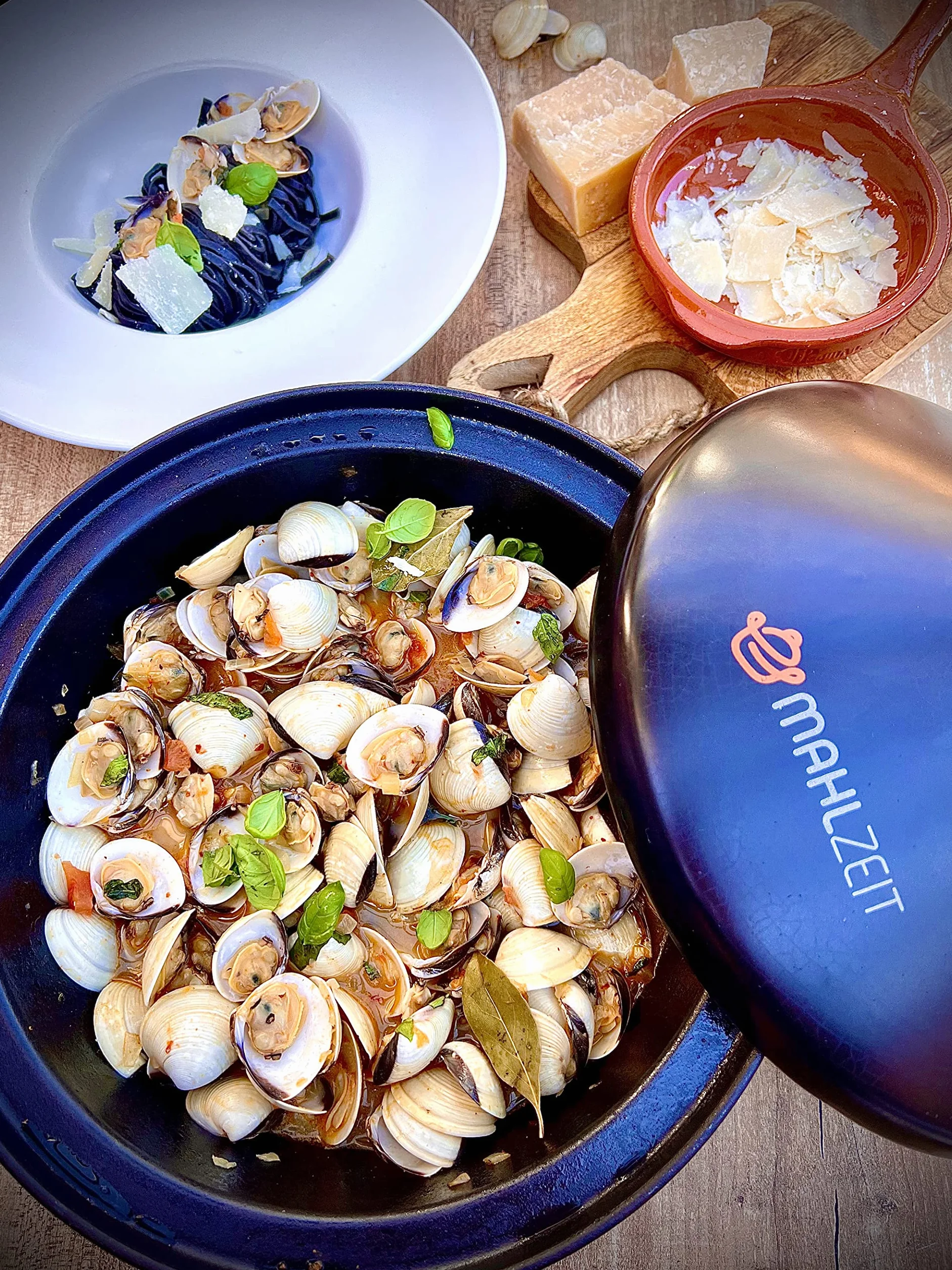 Mahlzeit Tagine en fonte | Ø 25 cm | émaillée | Casserole à tajine avec couvercle en céramique émaillée pour four, cuisinière électrique, cuisinière à gaz, induction | Tajine pour cuisine marocaine