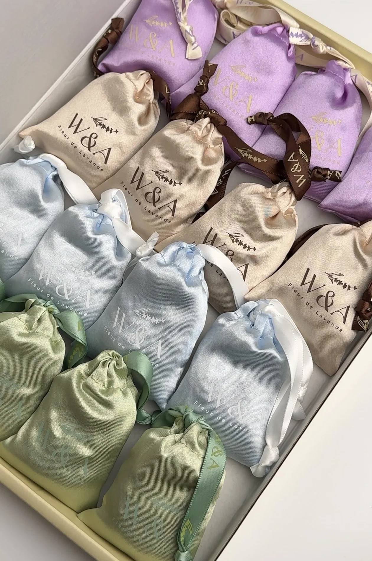 Sachets de Lavande en Satin Lavande Française de Provence Anti-Mites Naturel Coffret Cadeau 16 Sachets