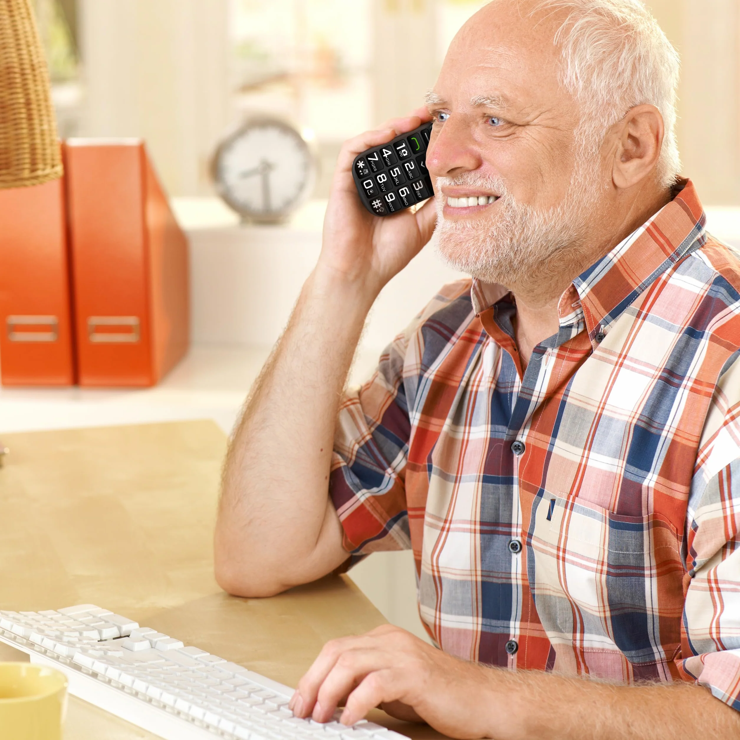 Retoo Telefon komórkowy dla seniorów z dużymi przyciskami i bez umowy, telefon komórkowy dla seniorów z przyciskiem alarmowym SOS, łatwa obsługa, aparat 0,08 MP, akumulator litowo-jonowy 1400 mAh dla