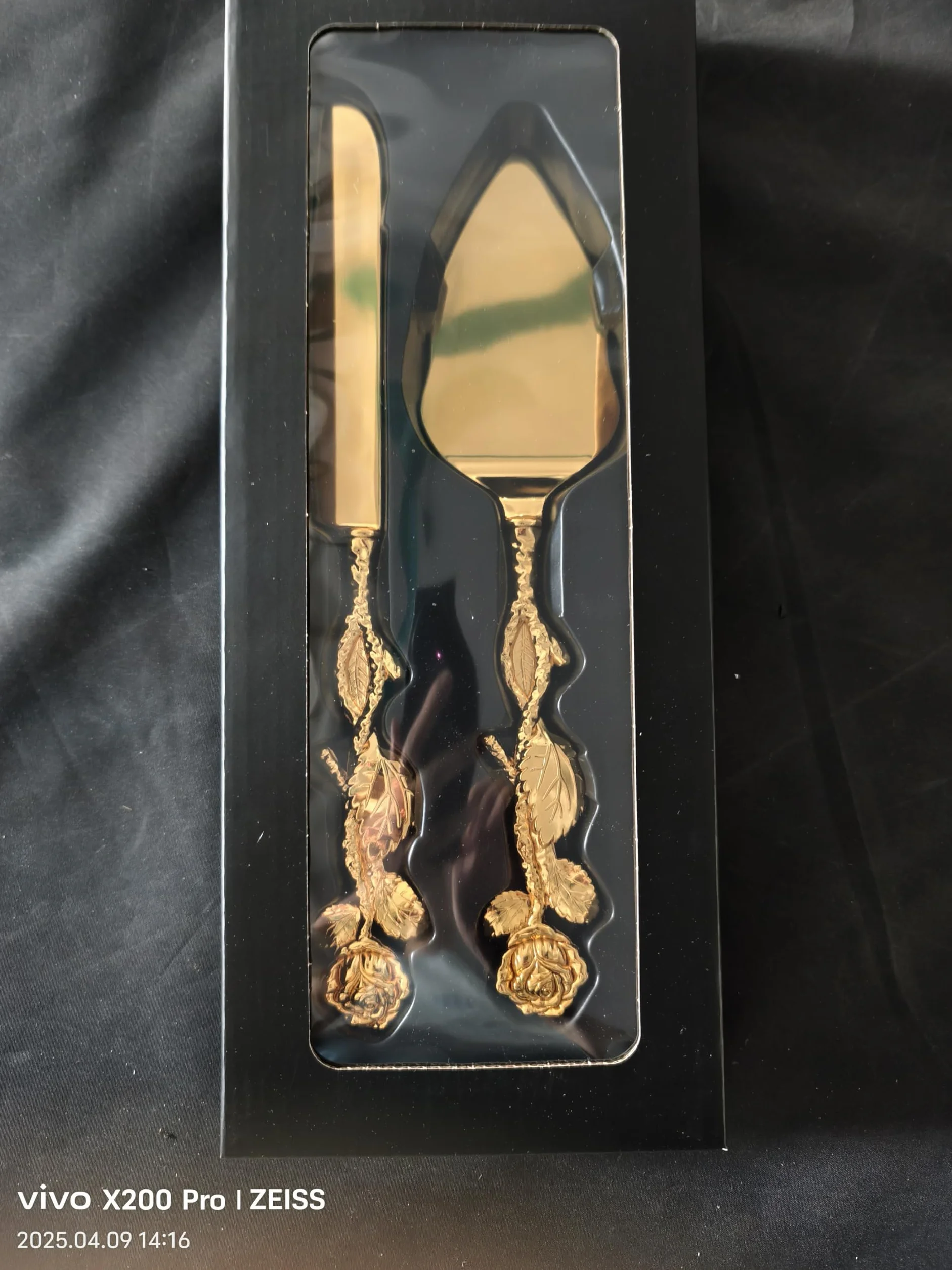 Set de Service à Gâteau Doré avec Couteau et Pelle à Servir, Gravures Rose, Ustensiles Élégants pour Mariage