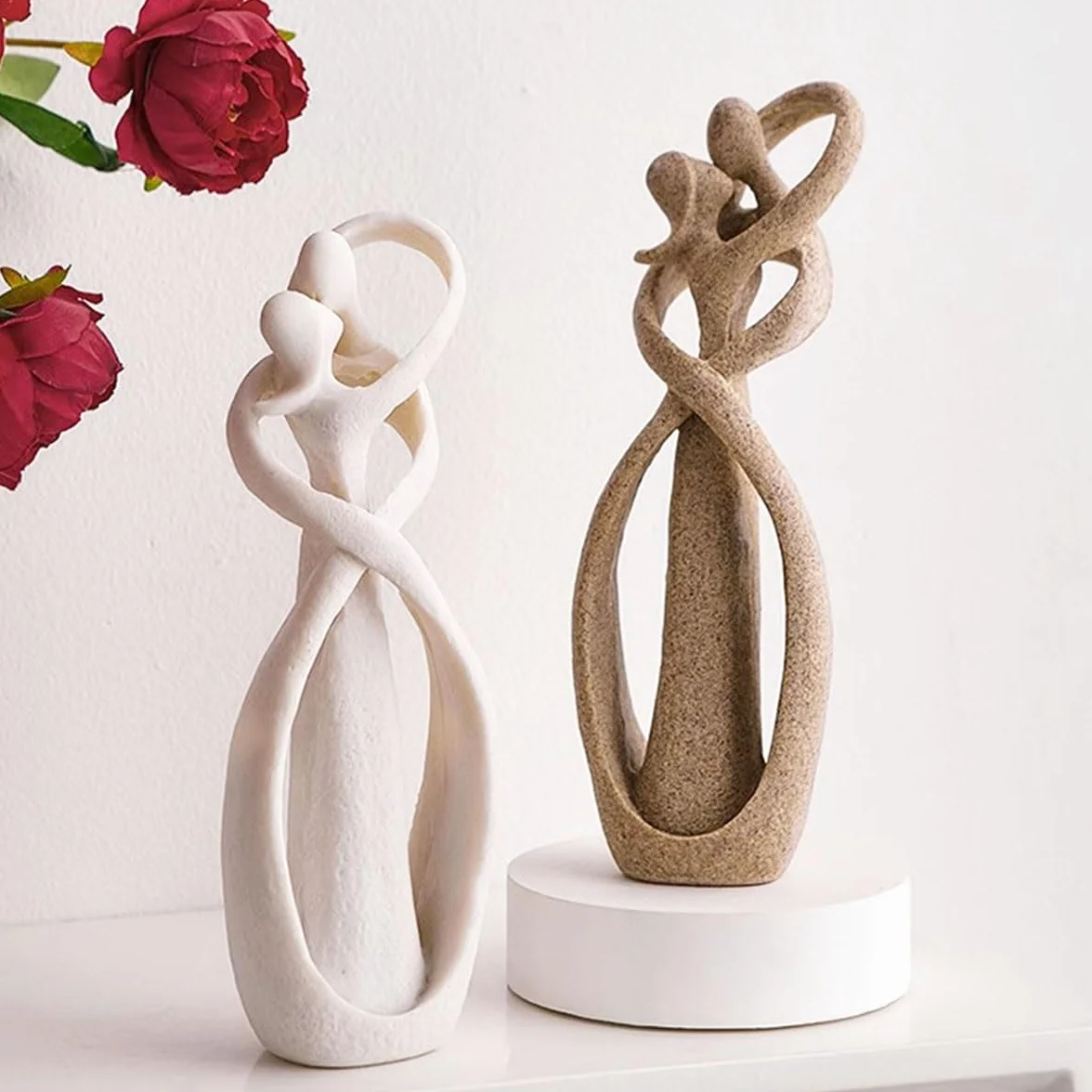 Statue Couple étreindre Décorative en Polyrésine Blanche Sculpture Abstraite Décoration Maison Bureau