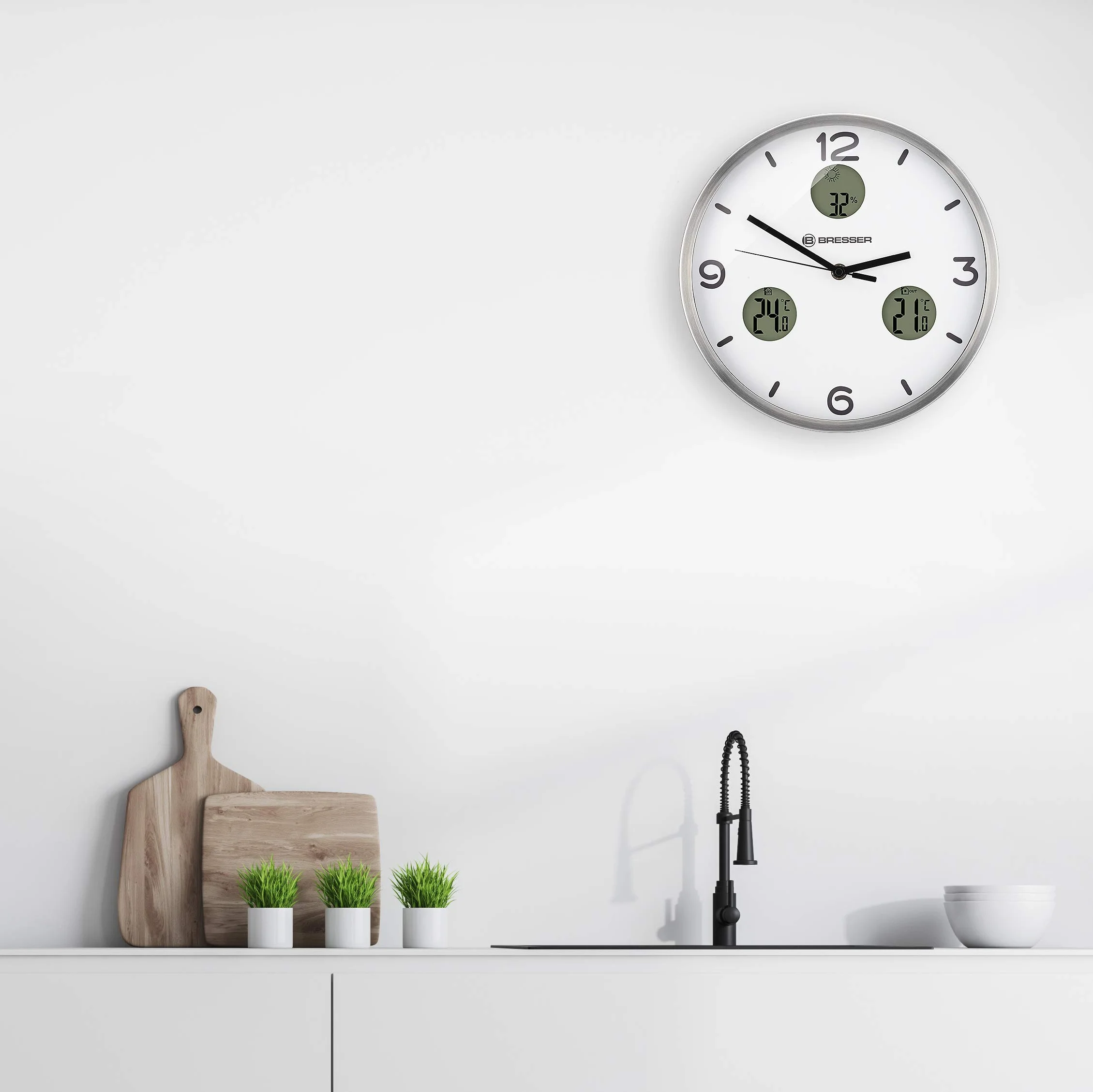 Bresser MyTime IO NX Horloge Murale Radio-pilotée avec thermomètre et hygromètre 30 cm de diamètre, Blanc.