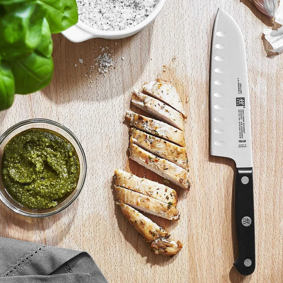 ZWILLING Gourmet Couteau Santoku, 18 cm, Acier Spécial Inoxydable, Manche Ergonomique en Plastique, Noir, Fabriqué en Allemagne