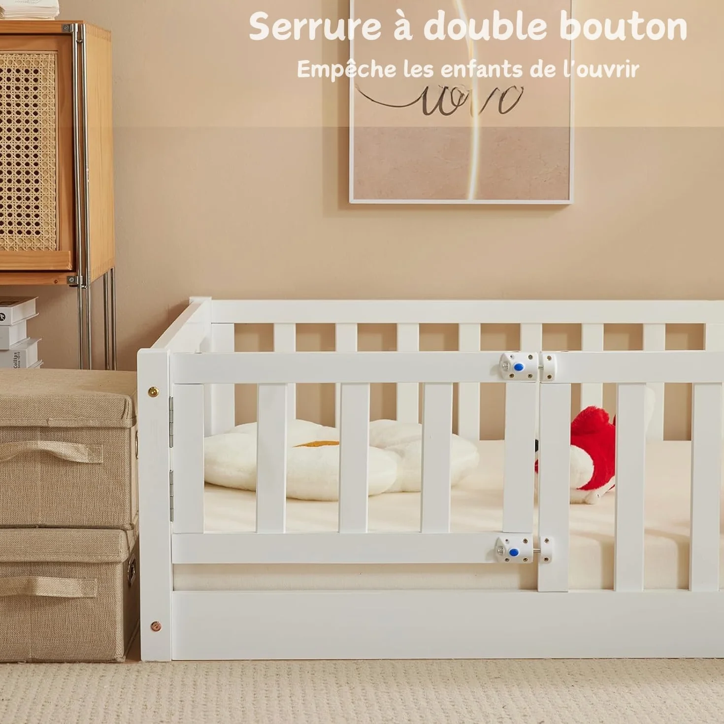 LEADZM Montessori Lit d'enfant Lit au Sol 140x200 cm - Bois Massif avec Porte et Barrière Sécurisée - 12 Lattes Renforcées, Garde-Corps Intégré - pour Enfants et Bébés (Blanc)