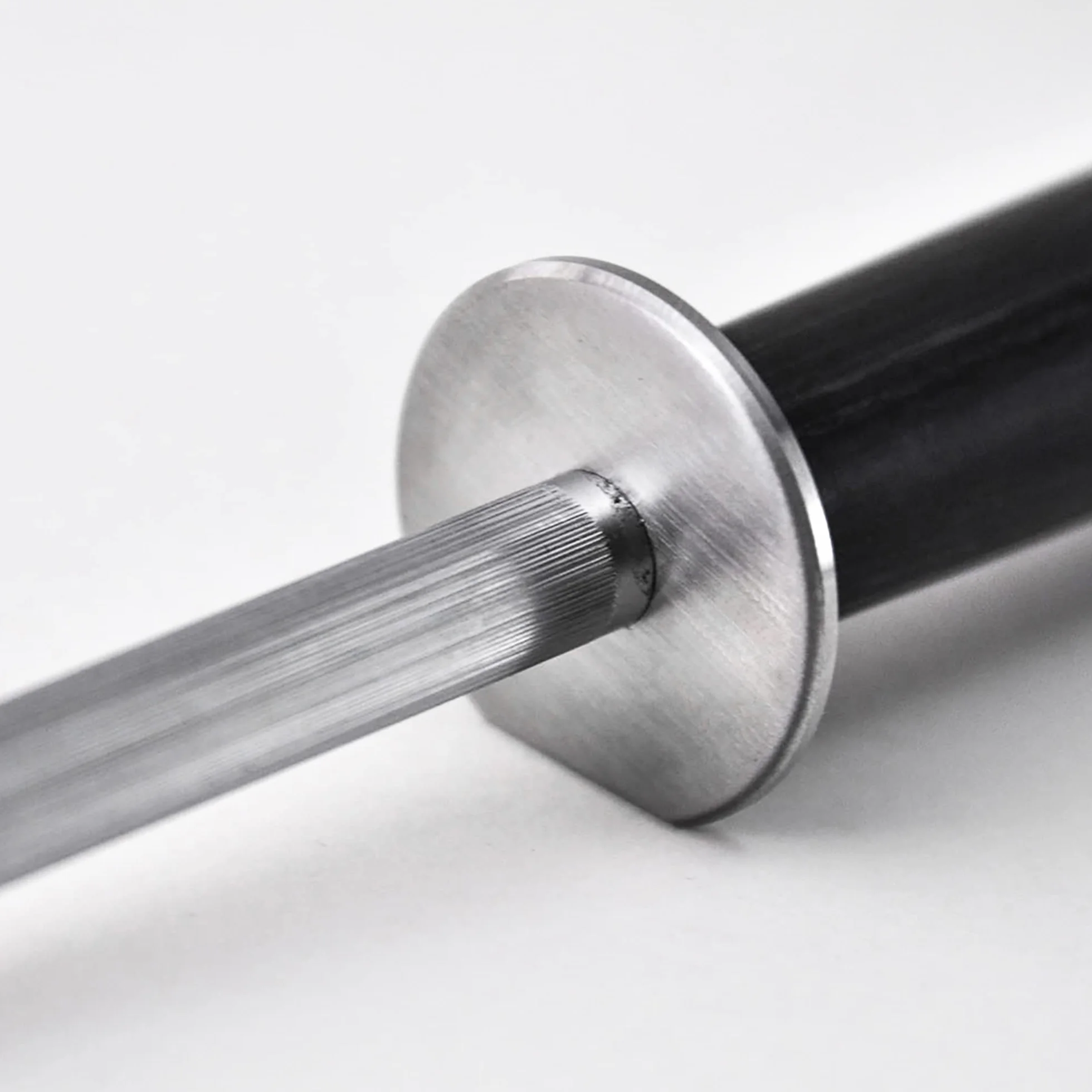 KOTAI | Fusil à Aiguiser | Tige d'affûtage | Fait à la Main en Acier Inoxydable | Protection des Doigts | Bout Pointu Antidérappant | Manche en Pakkawood Ultra-durable | Affûte en Quelques Secondes
