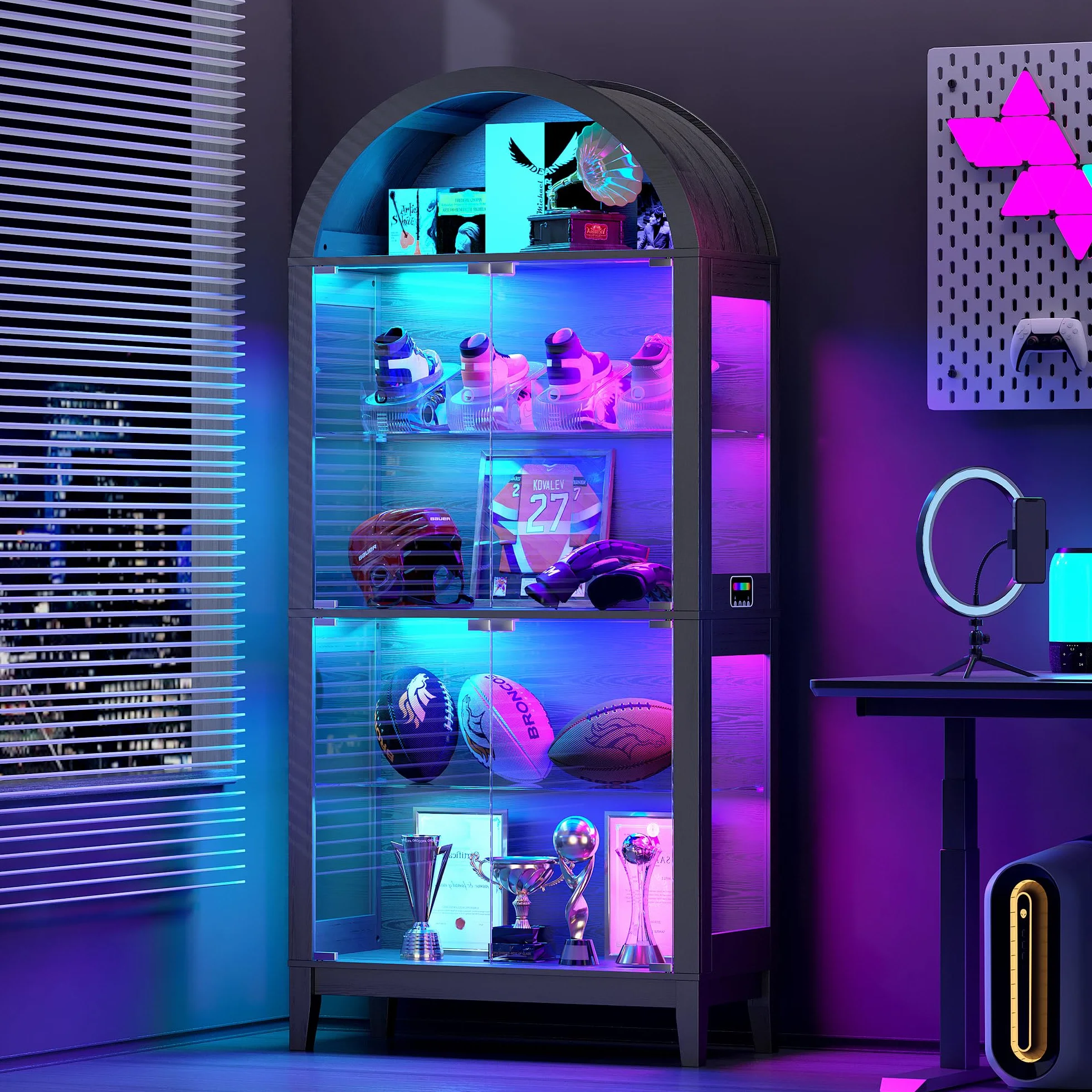 Gurexl 175 CM RGB Vitrine en Verre avec Capteur Humain,Vitrine Cintrée avec Éclairage Dynamique,Vitrine sur Pied avec Cloison vitrée Réglable pour Salon,Chambre,Figurines,Maquettes,Trophées,Noir