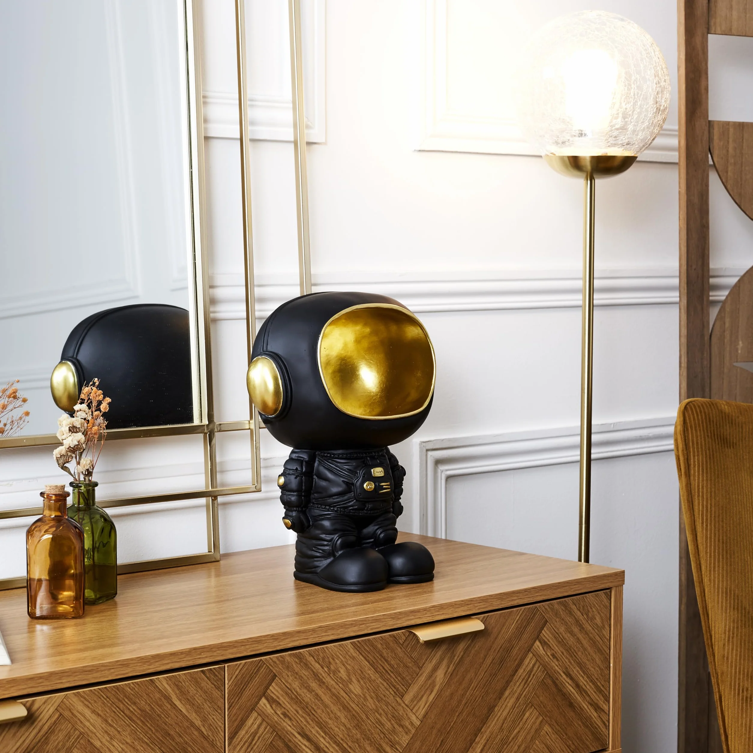 Statue Astronaute Vide Poche Noir 20 cm Objet Décoratif Moderne Design Futuriste