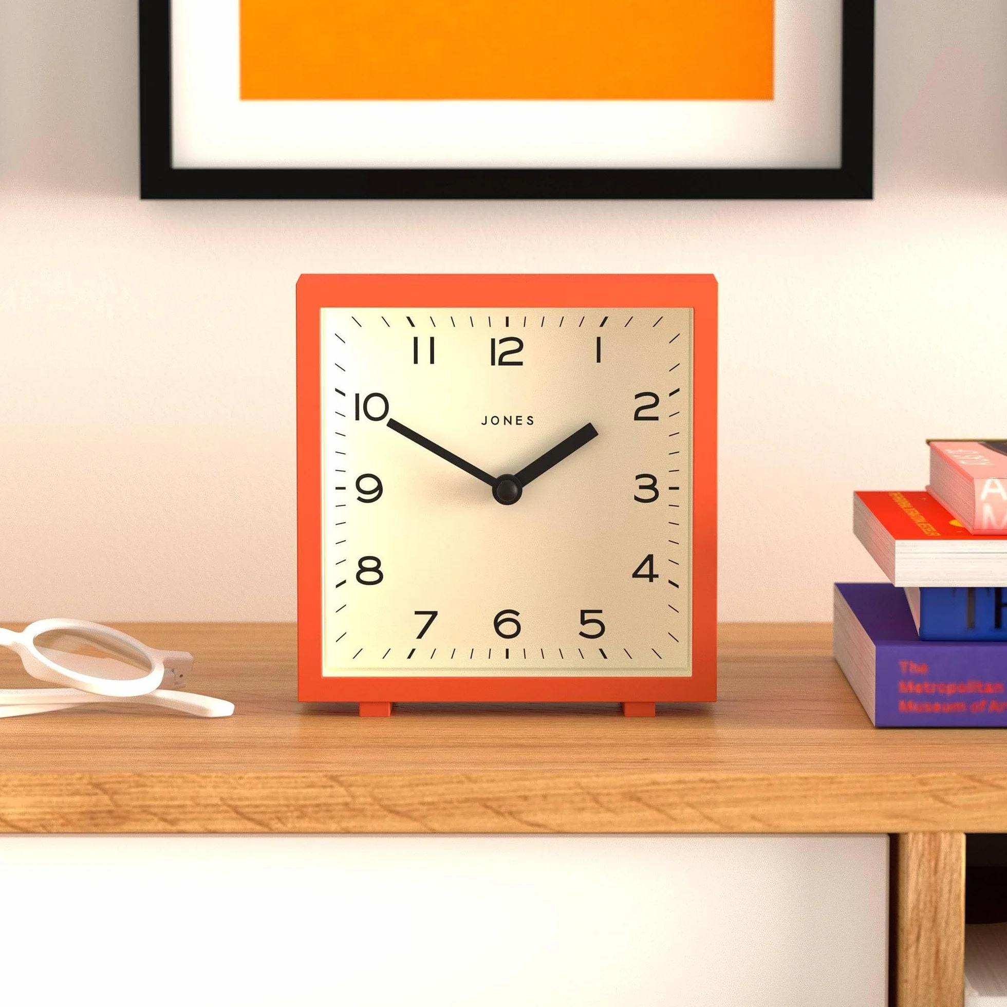 JONES CLOCKS® Disco Horloge de Bureau | Motif carré élégant | Orange | Stylé et Facile à Lire pour l’étagère, la Table, la cheminée ou la Table de Chevet
